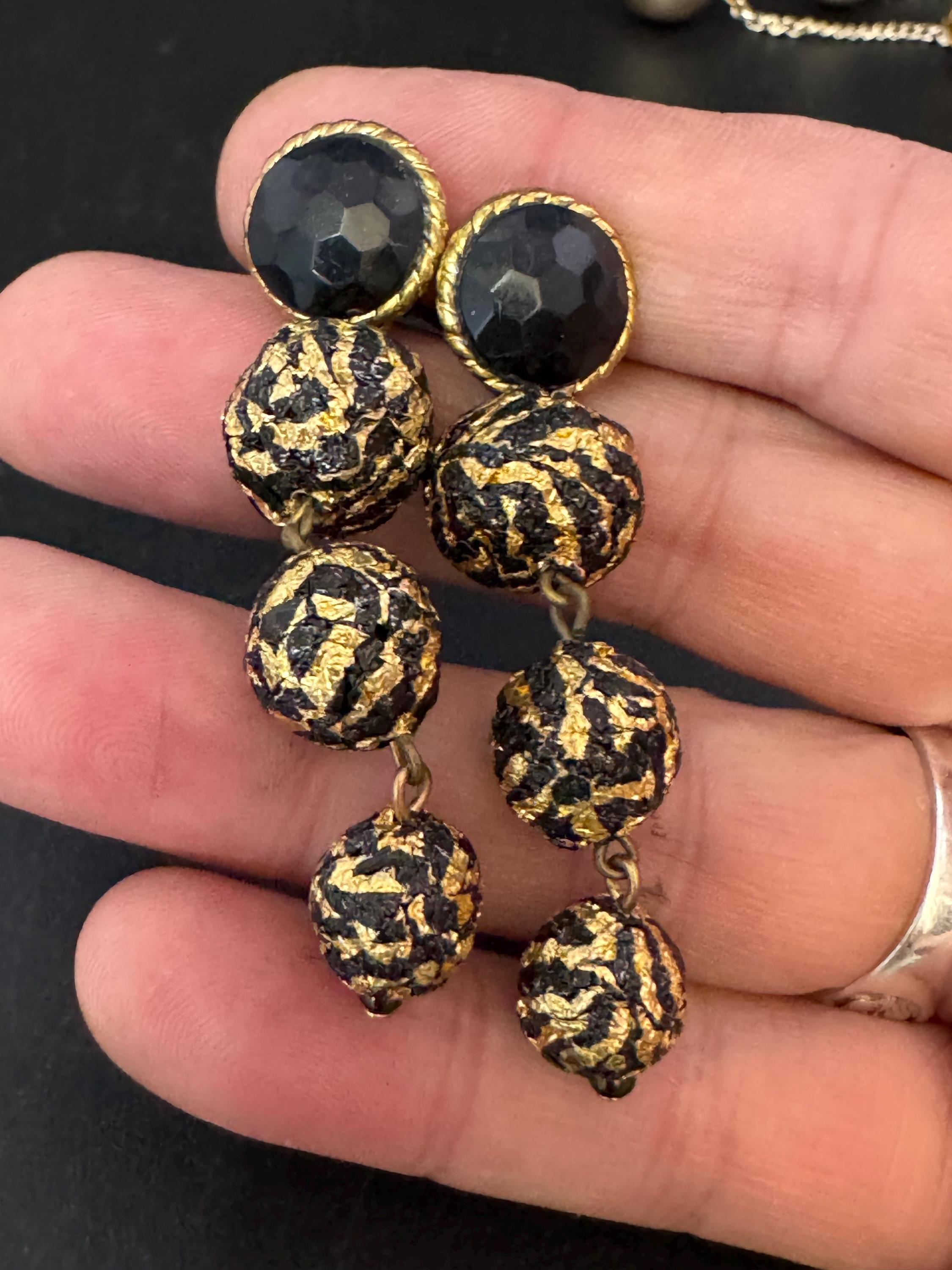 1950s Black and gold plastic beaded pair dangly drop clip on earrings