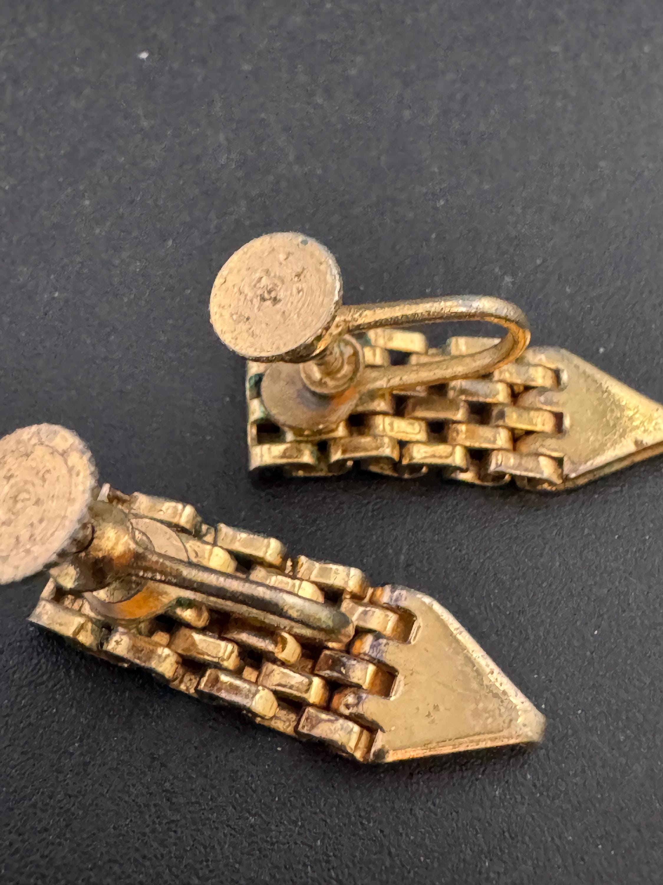 Vintage 1970s gold panther link chain clip on earrings, screws back
