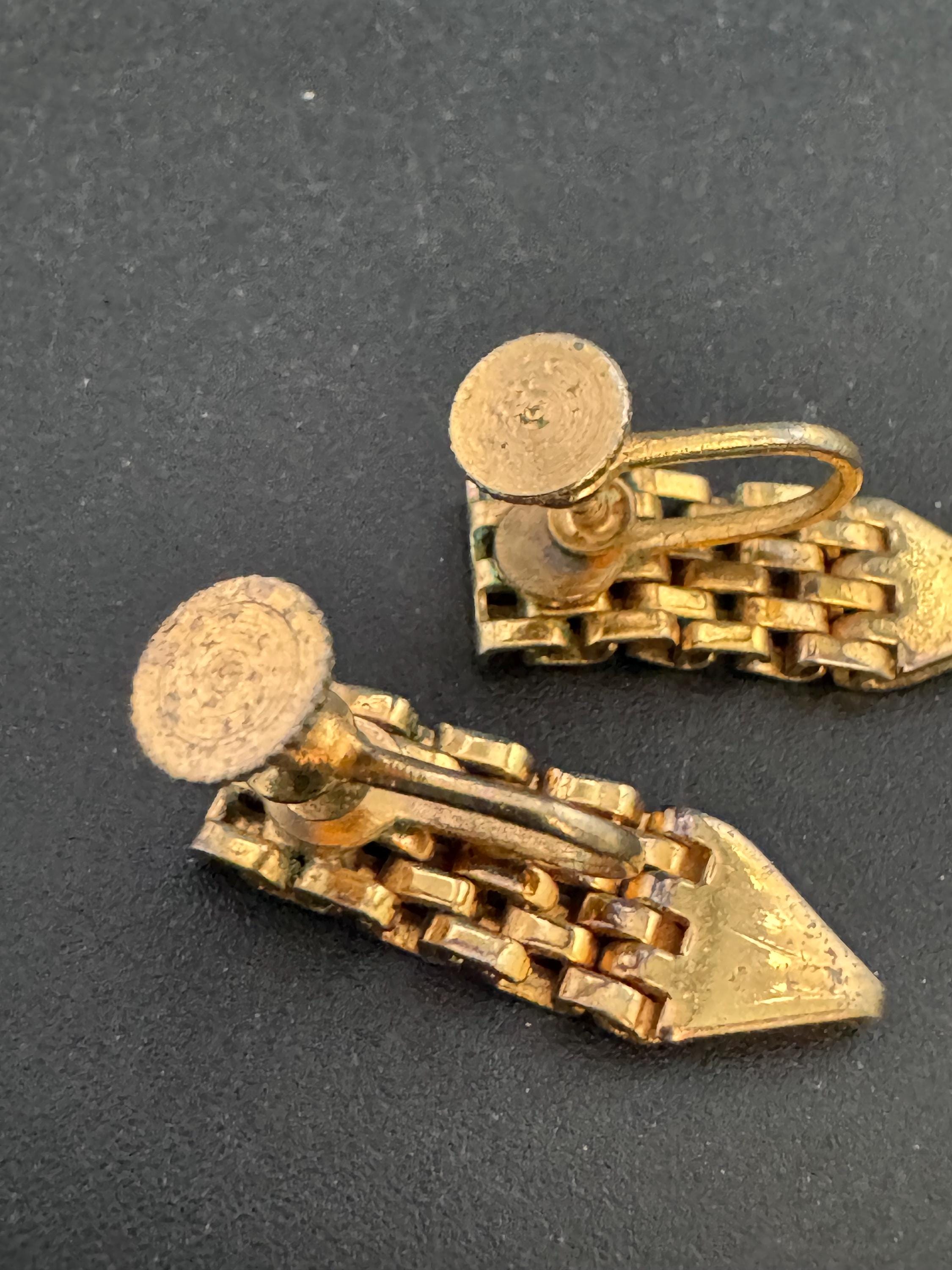 Vintage 1970s gold panther link chain clip on earrings, screws back