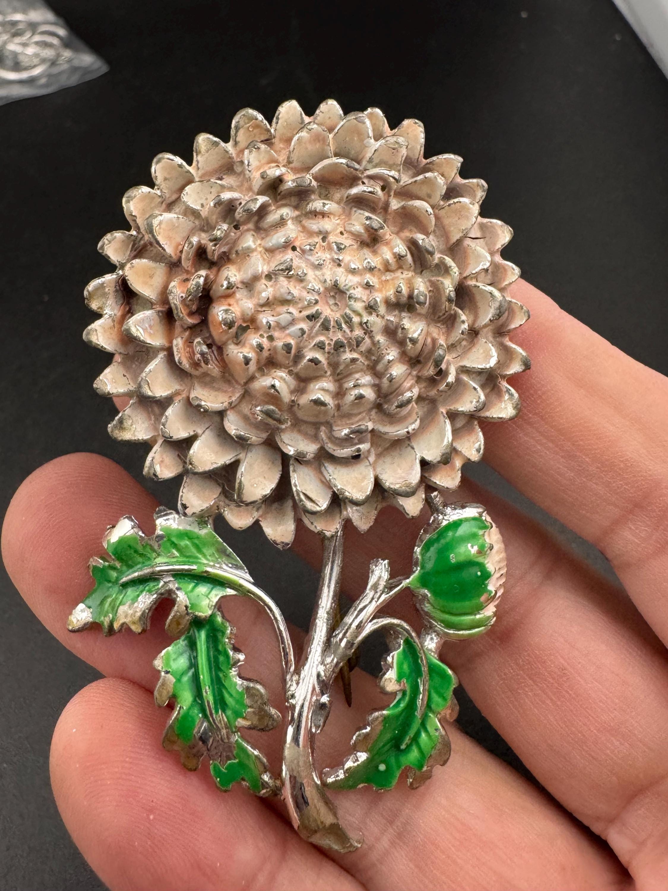 Vintage Enamel Exquisite floral birthday series brooch, chrysanthemum