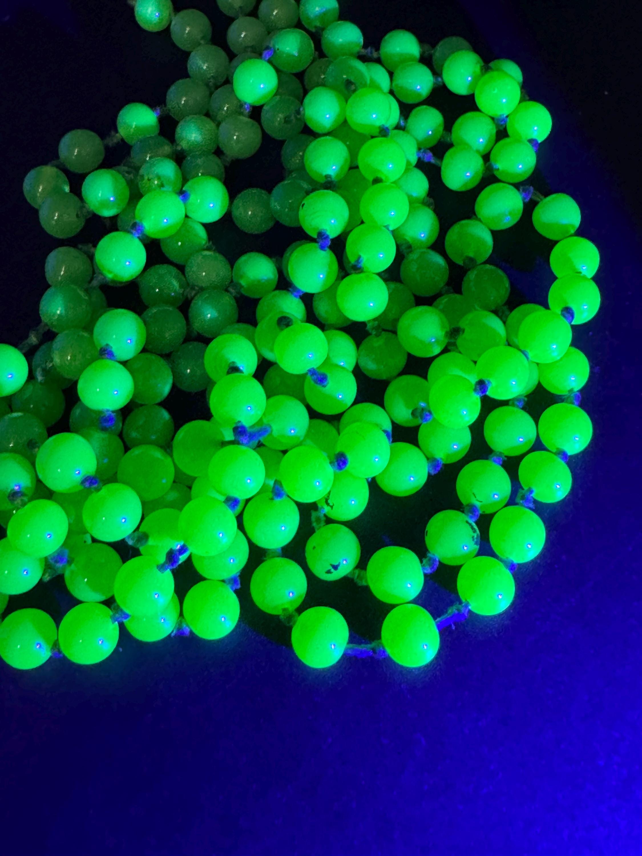 vintage Uranium UV glass beaded long necklace 168cm, flapper beads