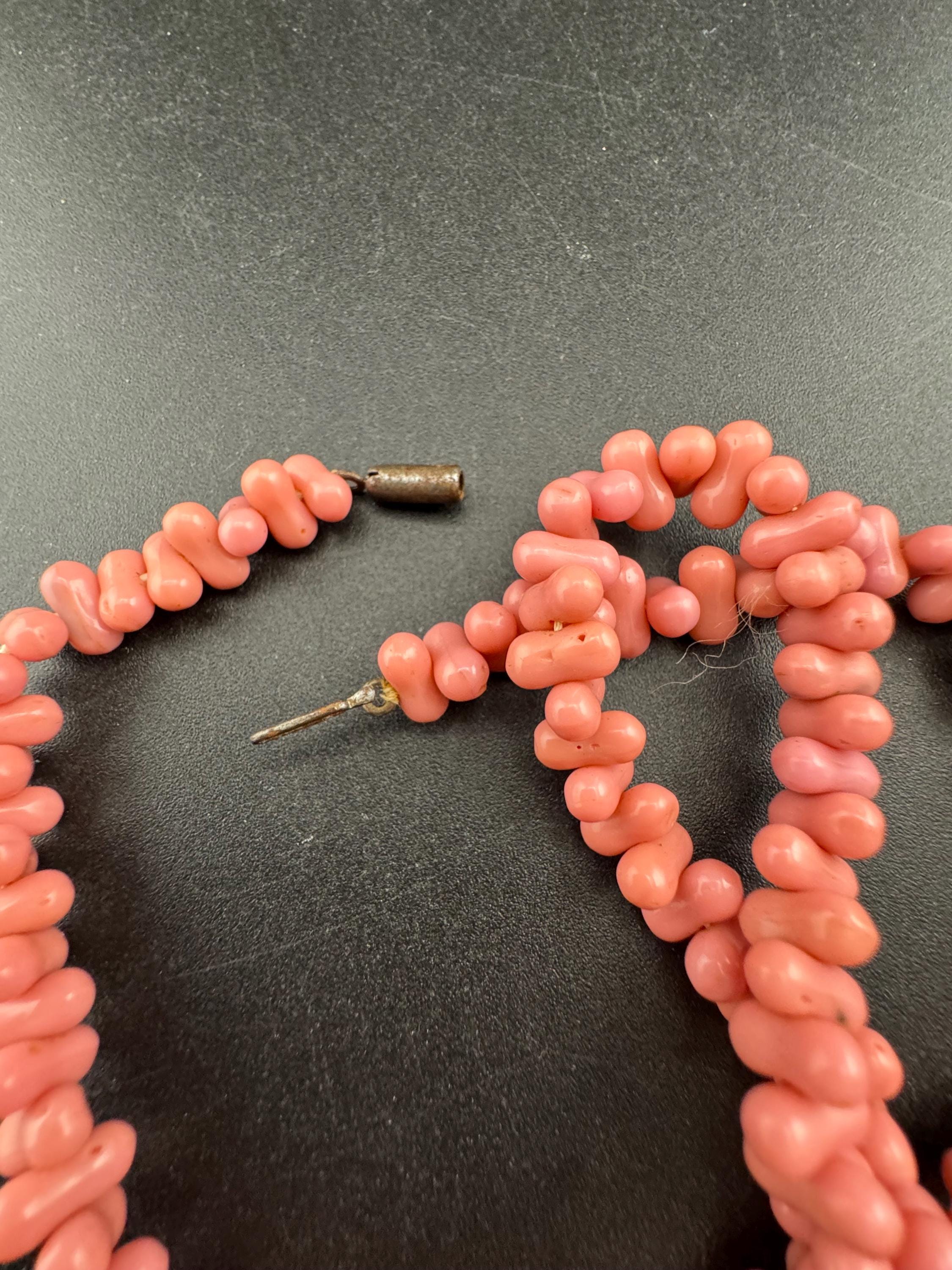 Petite Vintage dusky pink glass beaded necklace 38cm, art deco