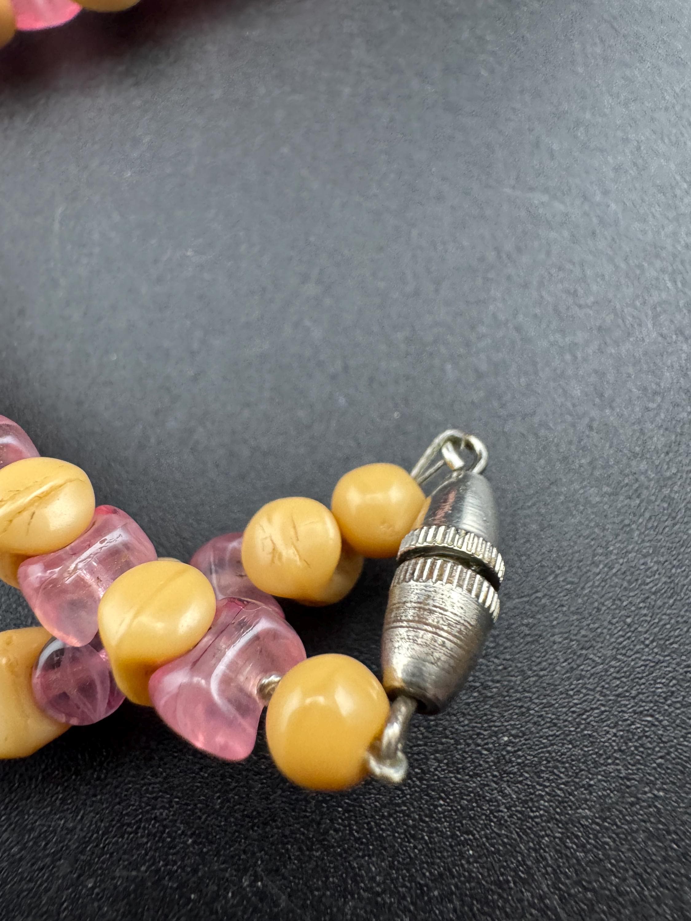Vintage beige and pink glass beaded necklace 41cm, art deco
