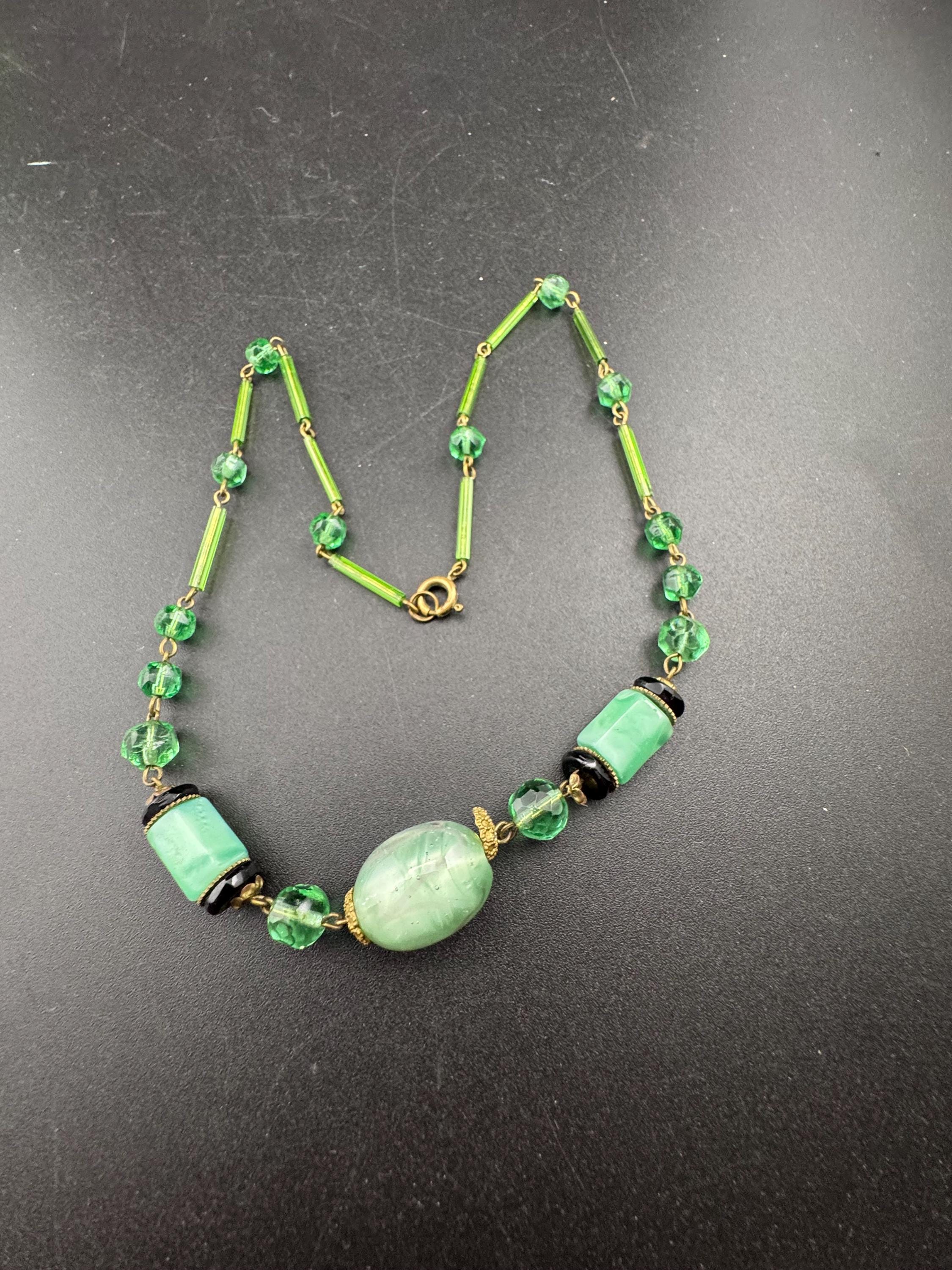 Art Deco czech green glass necklace with black jet 1920s 42cm
