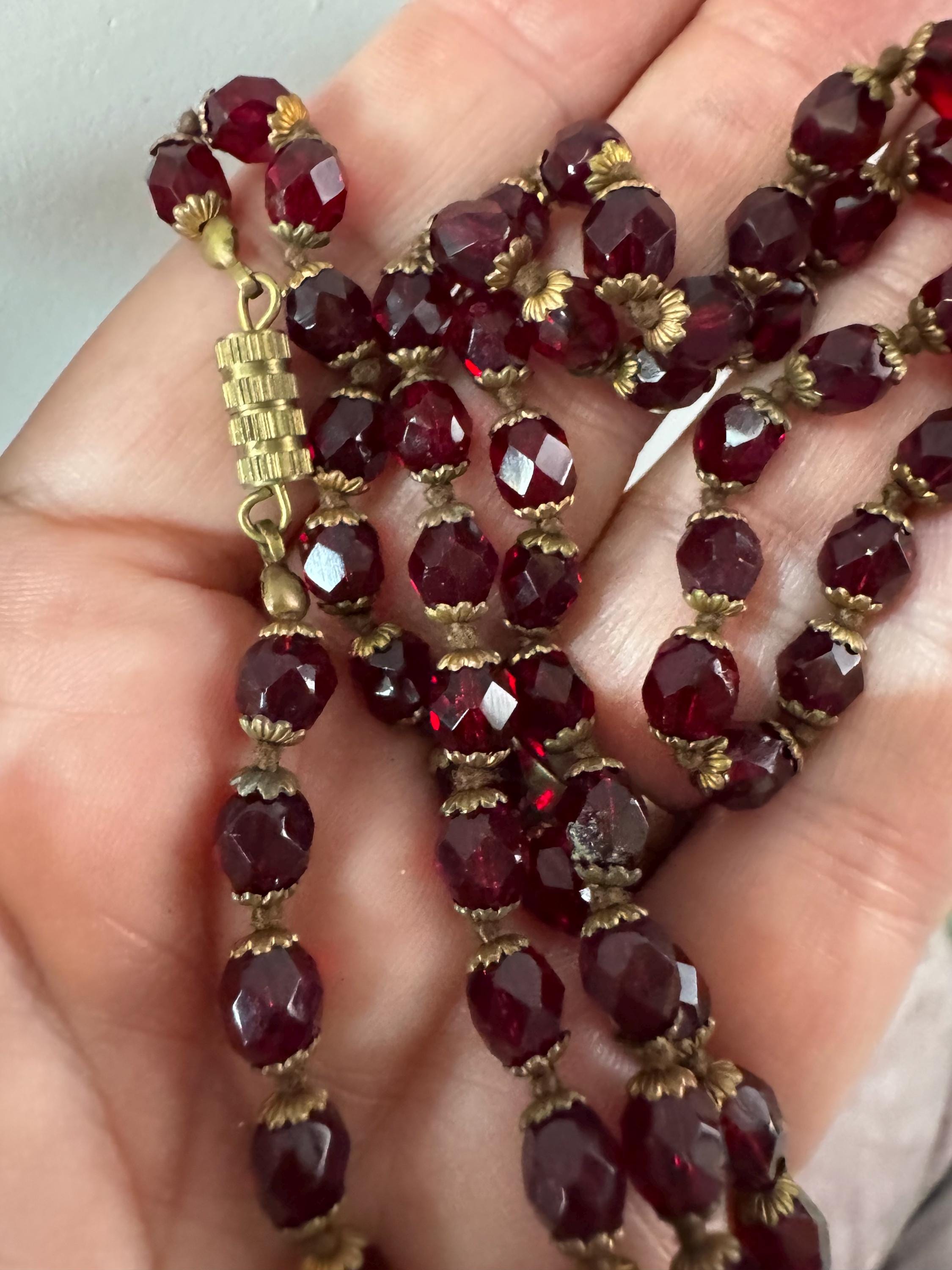Vintage Art Deco red faceted glass beaded necklace 61cm