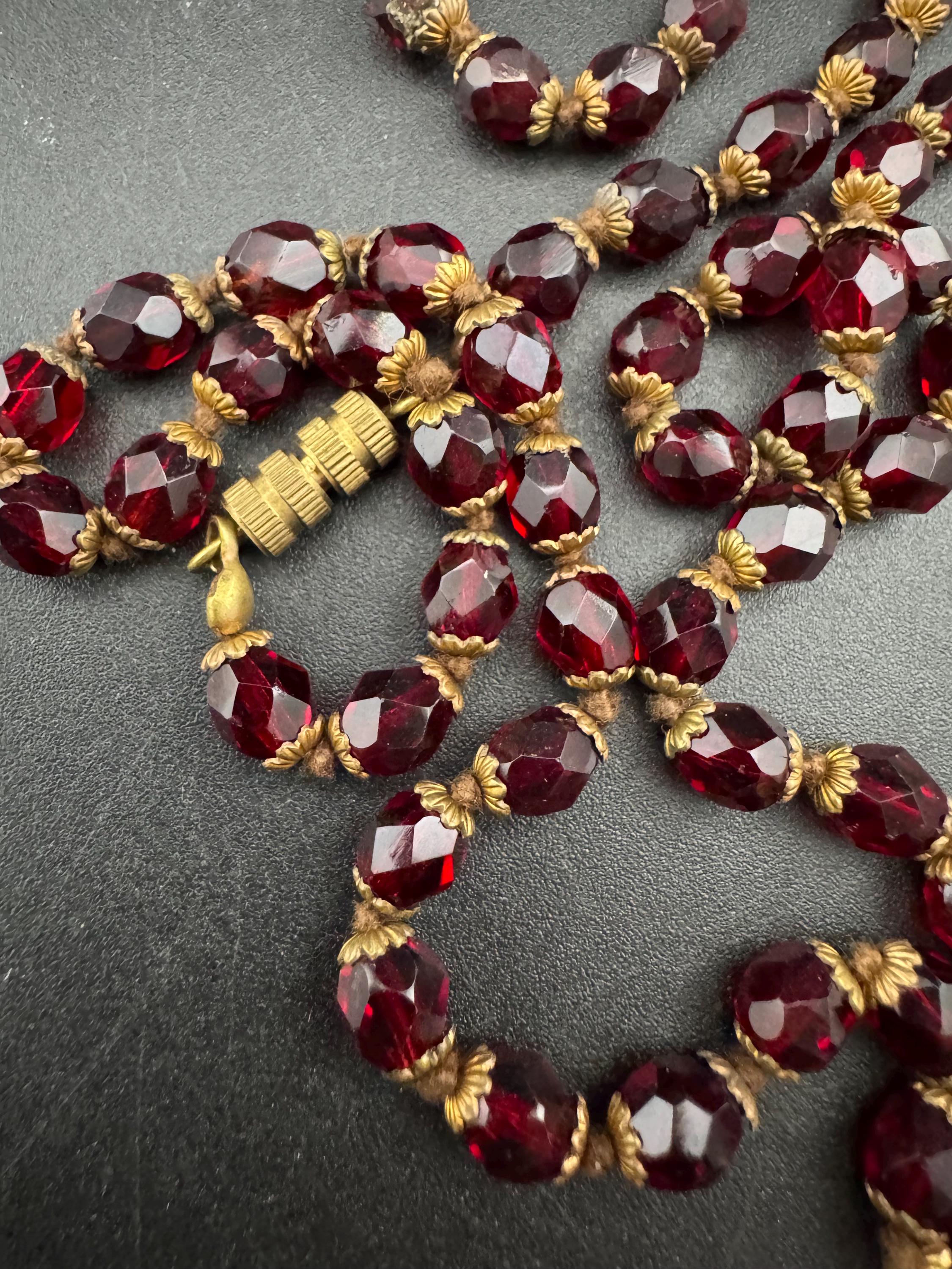 Vintage Art Deco red faceted glass beaded necklace 61cm