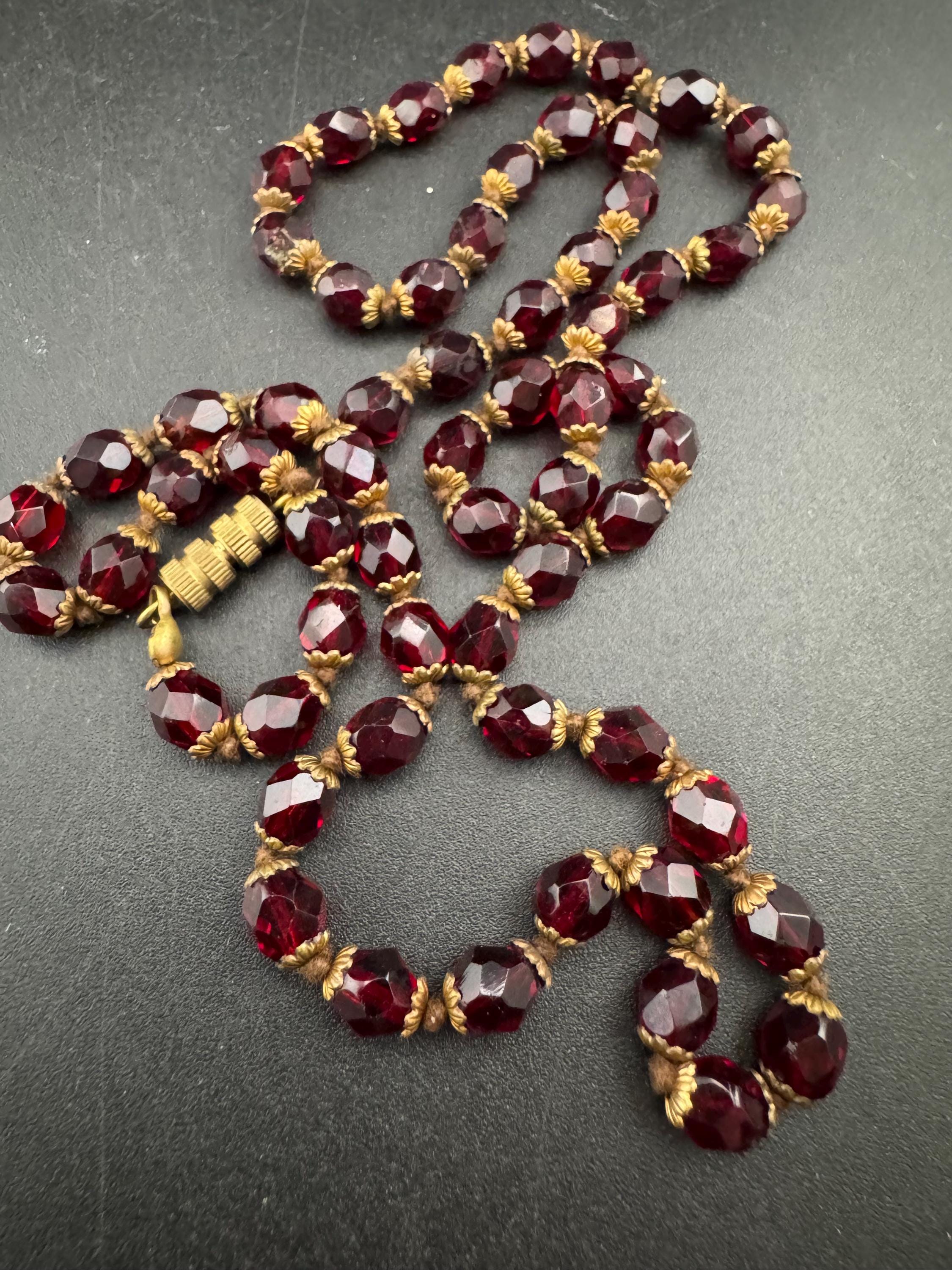 Vintage Art Deco red faceted glass beaded necklace 61cm