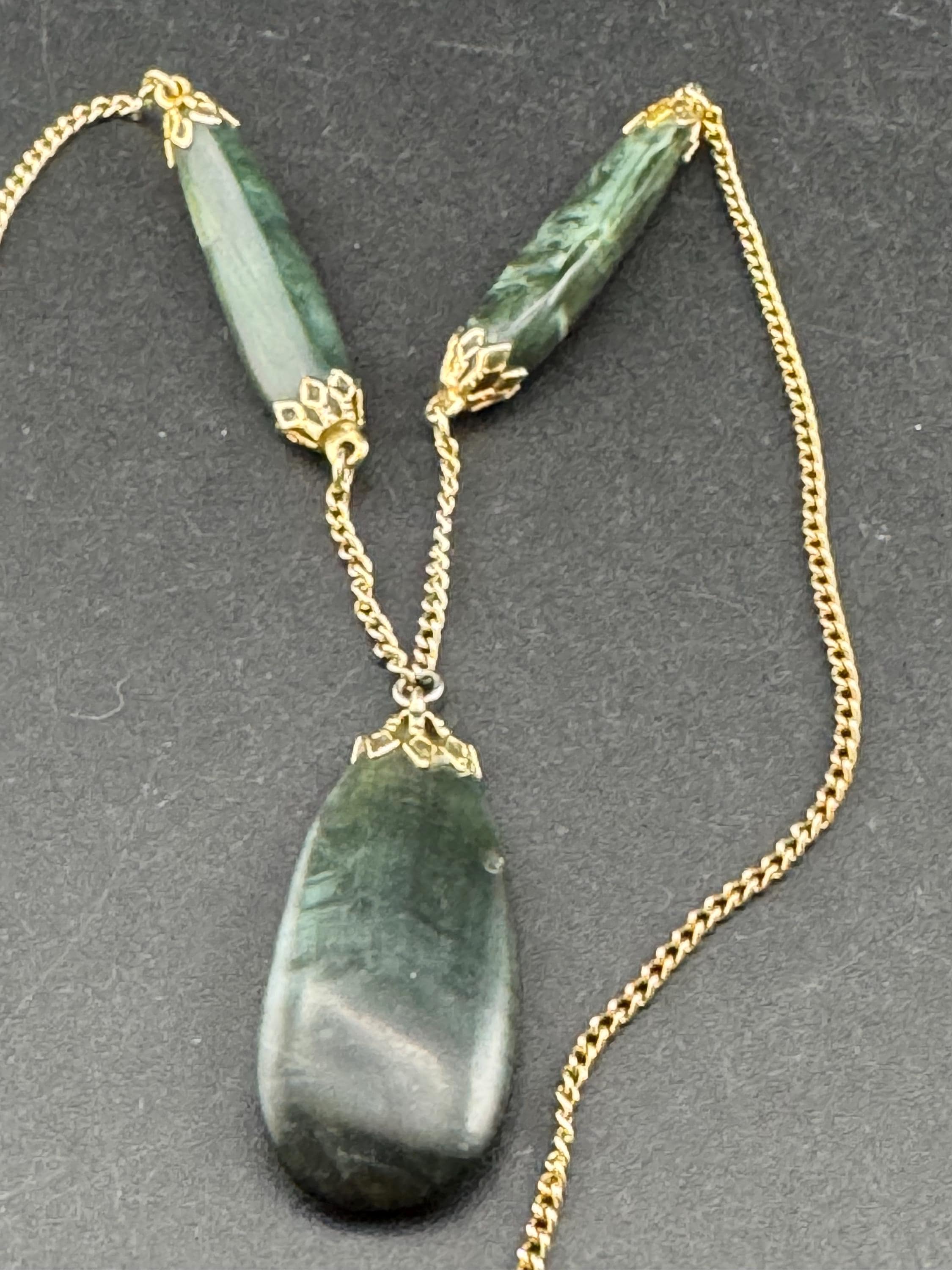 Vintage Green gemstone jade pendant drop necklace 47cm