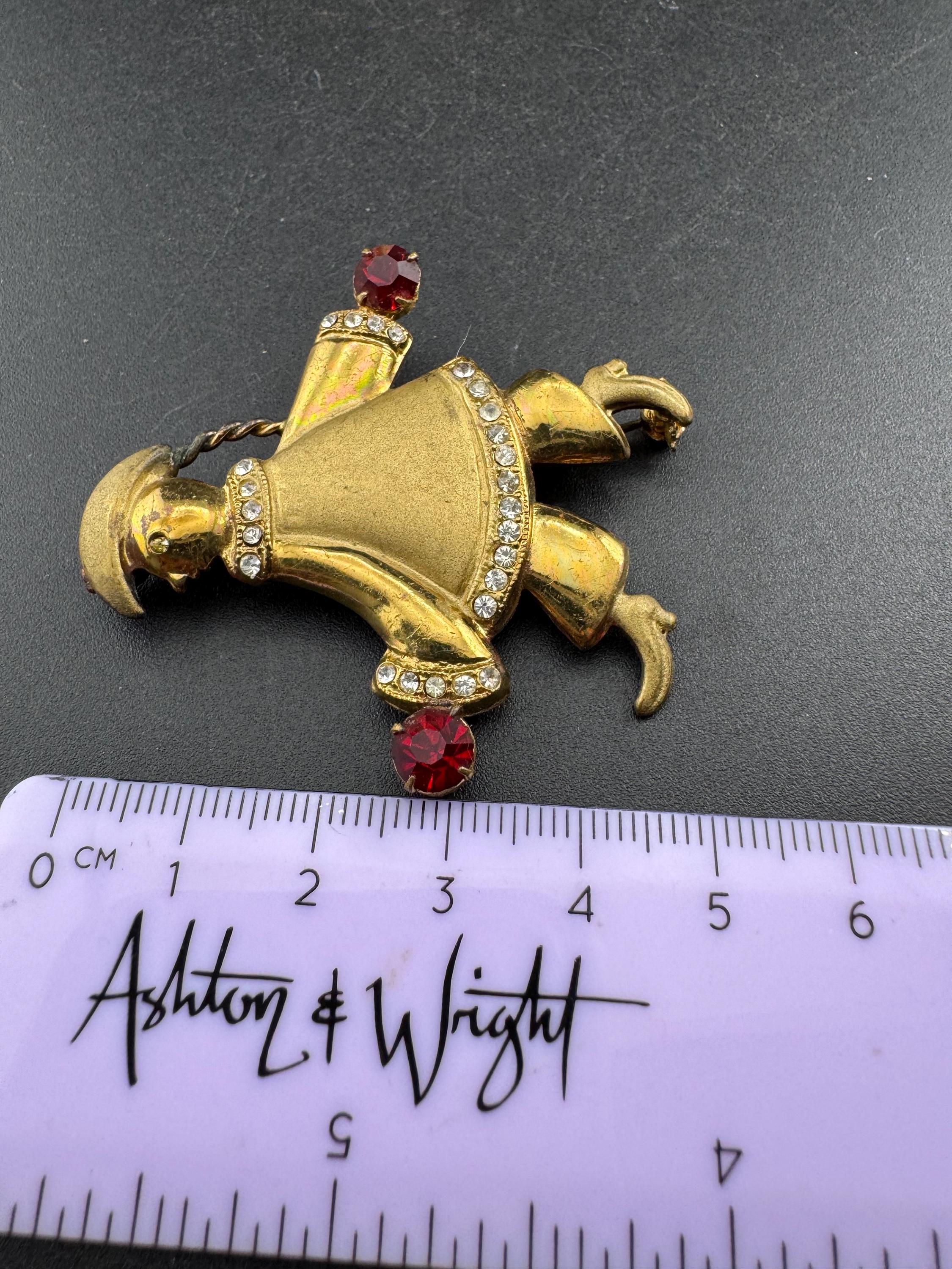 Vintage China man art deco ruby paste brass brooch