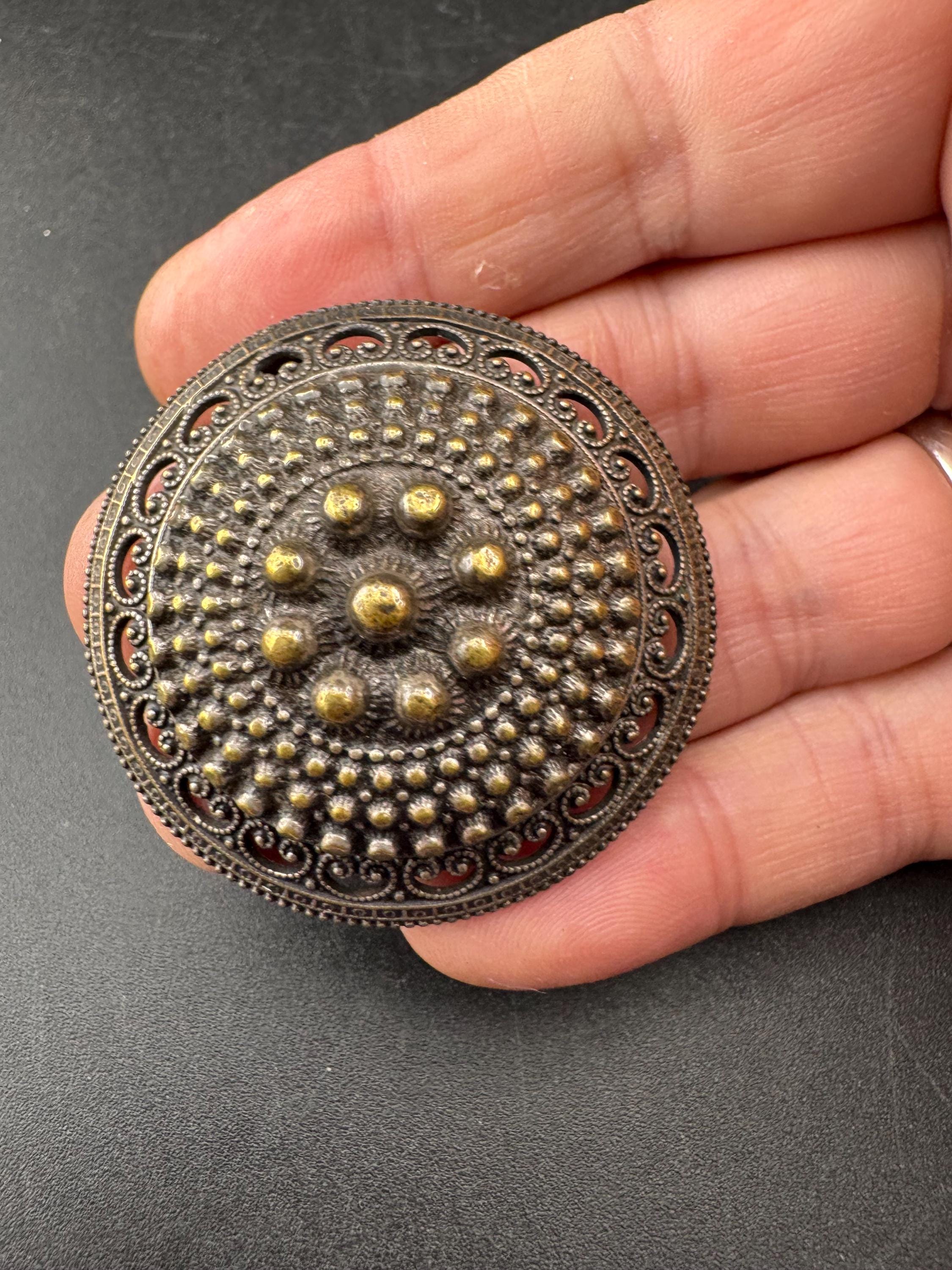 Vintage round etruscan domed bullseye cannetille Brooch, dark gold tone