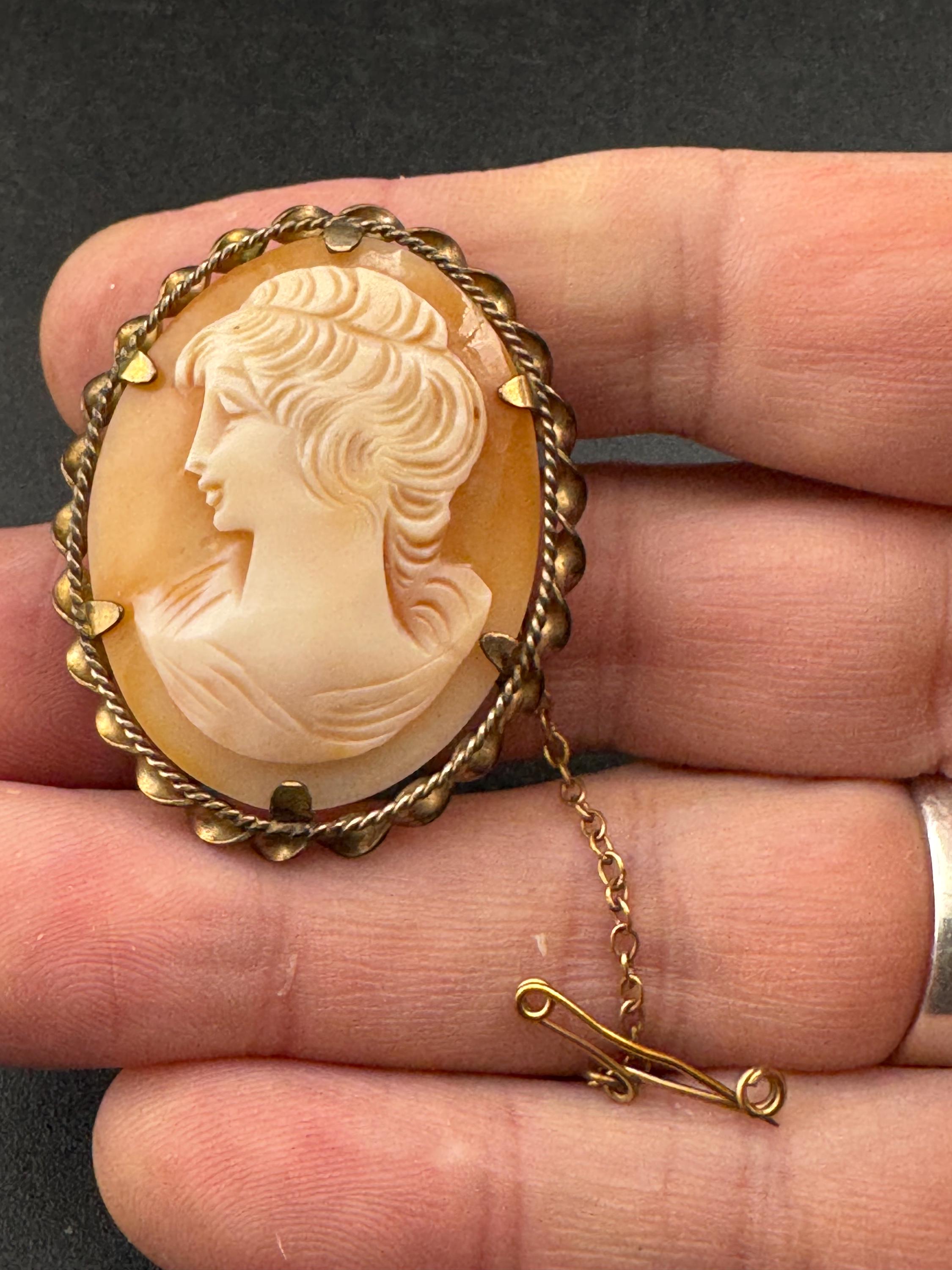 Rolled gold carved shell cameo brooch , 4cm safety clasp