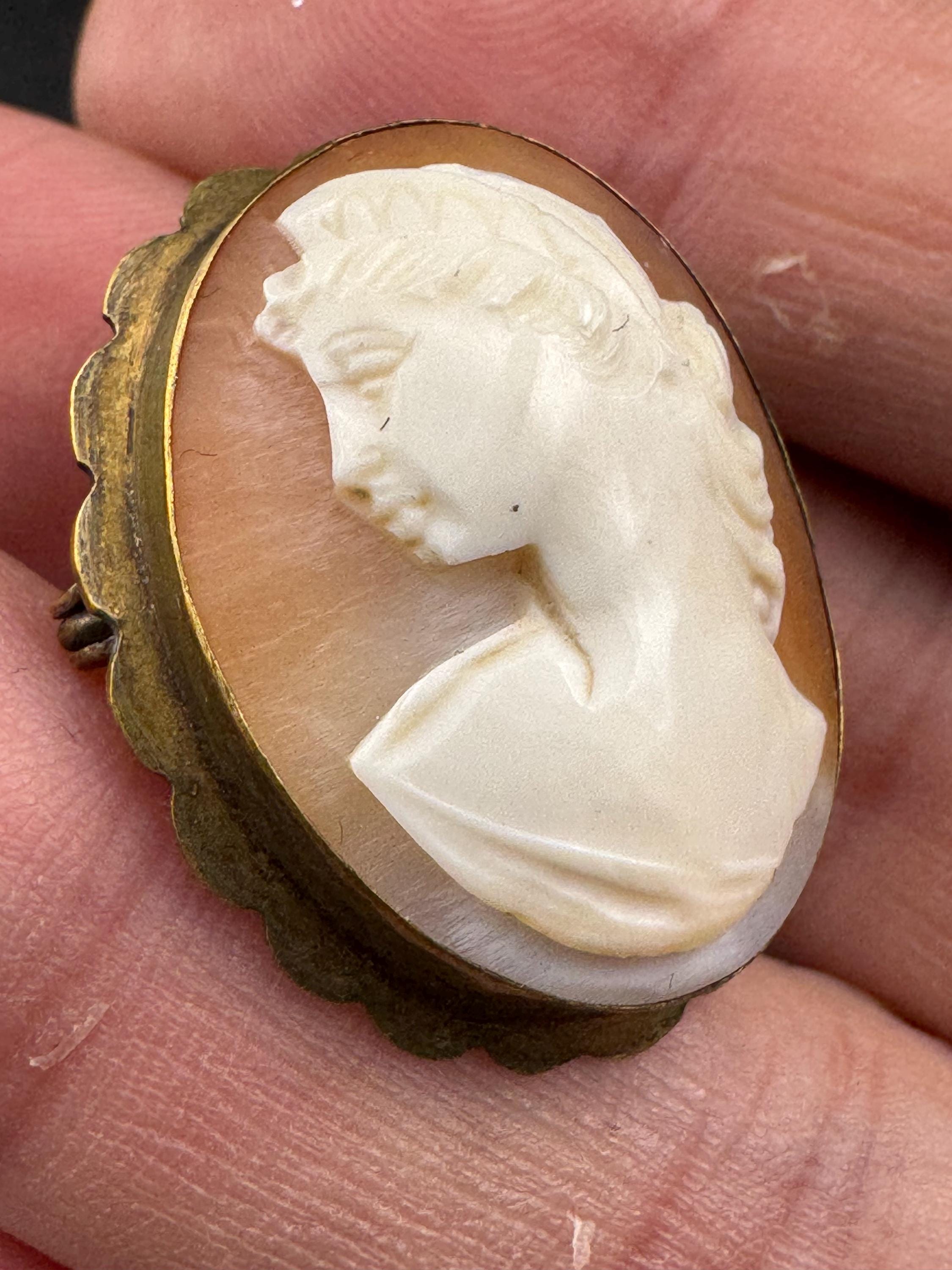 Pinchbeck gilt gold carved shell cameo brooch , 3cm safety clasp