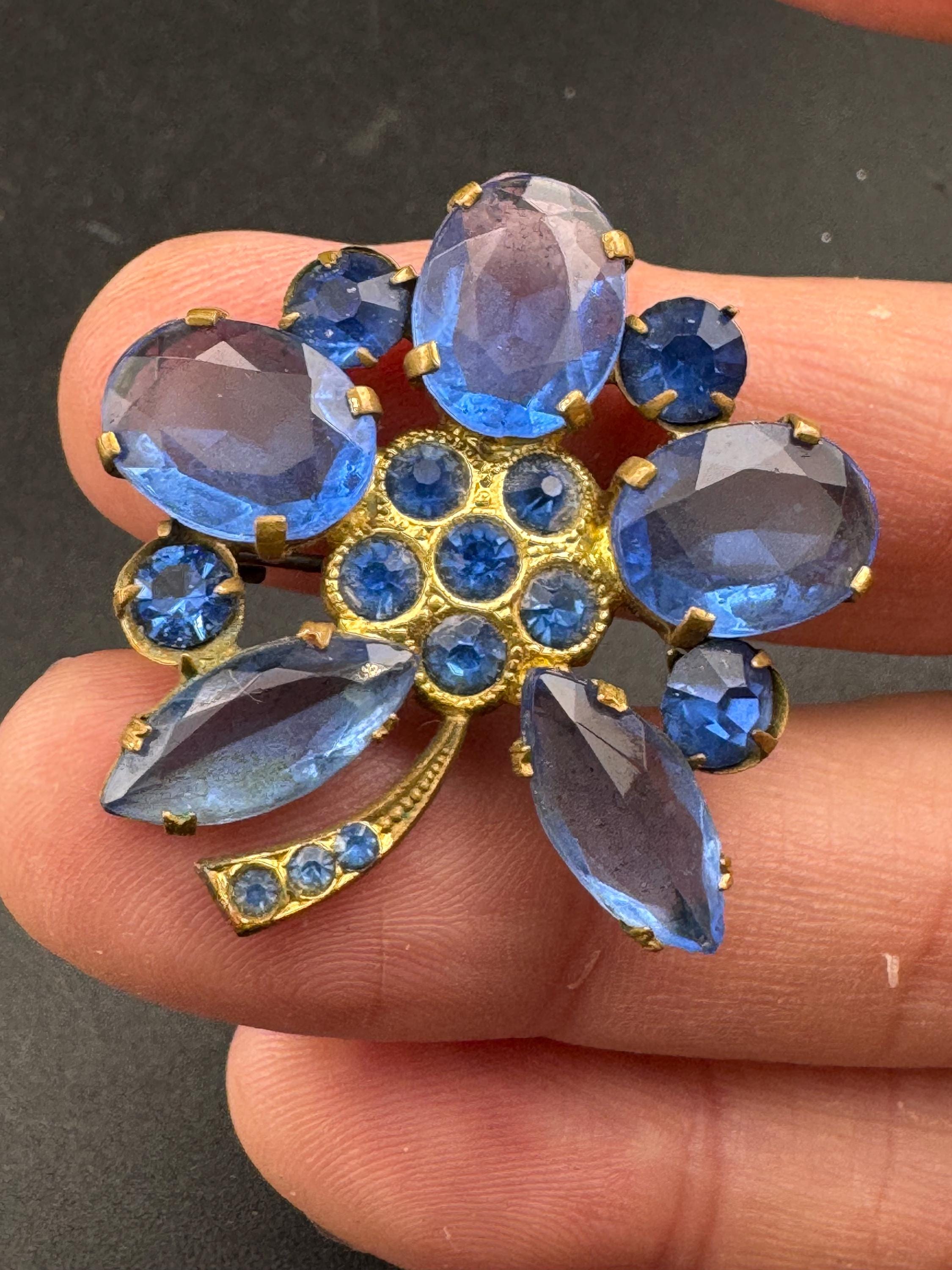 Art Deco sapphire rhinestone floral brooch, c clasp vintage