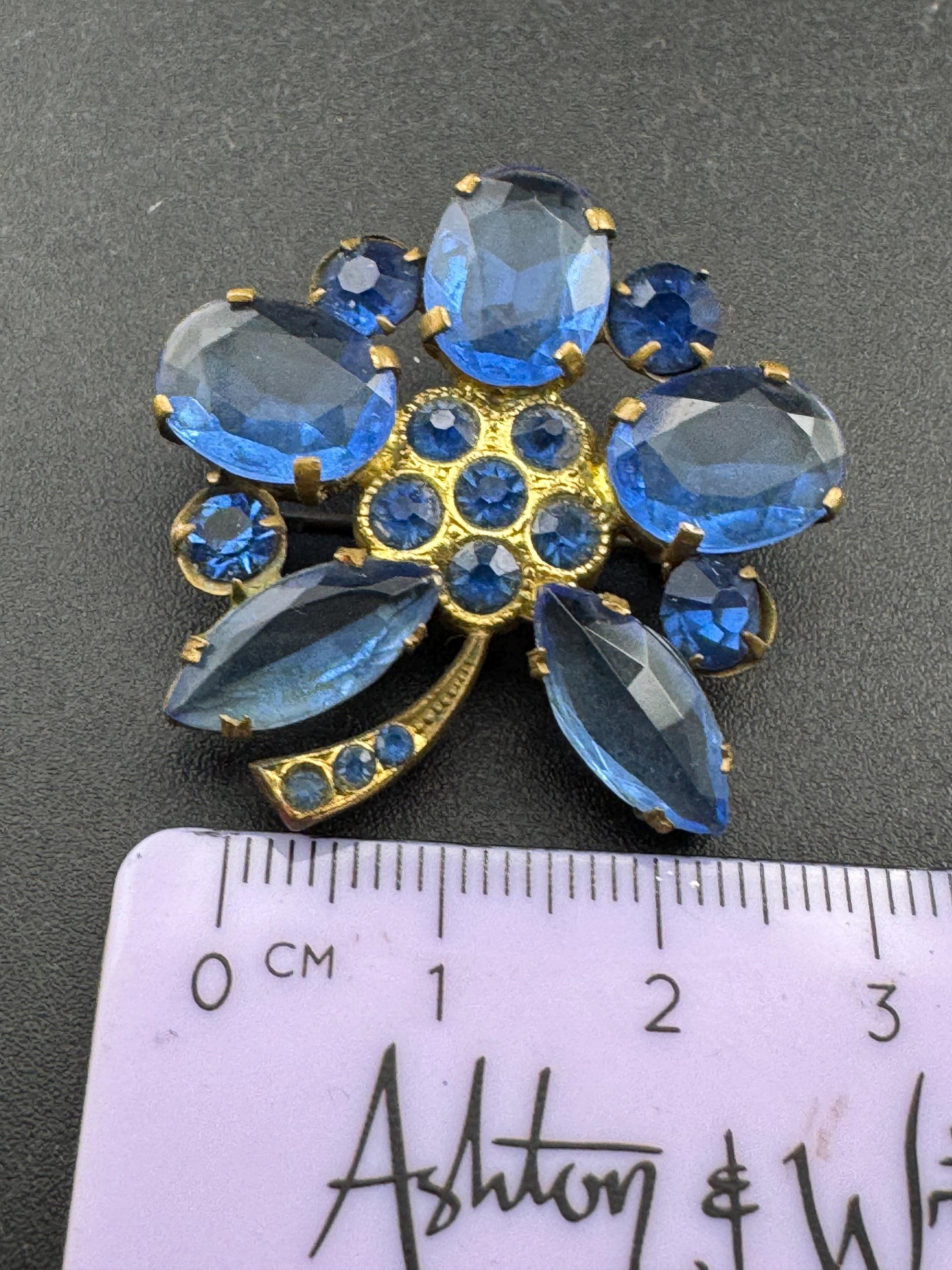 Art Deco sapphire rhinestone floral brooch, c clasp vintage