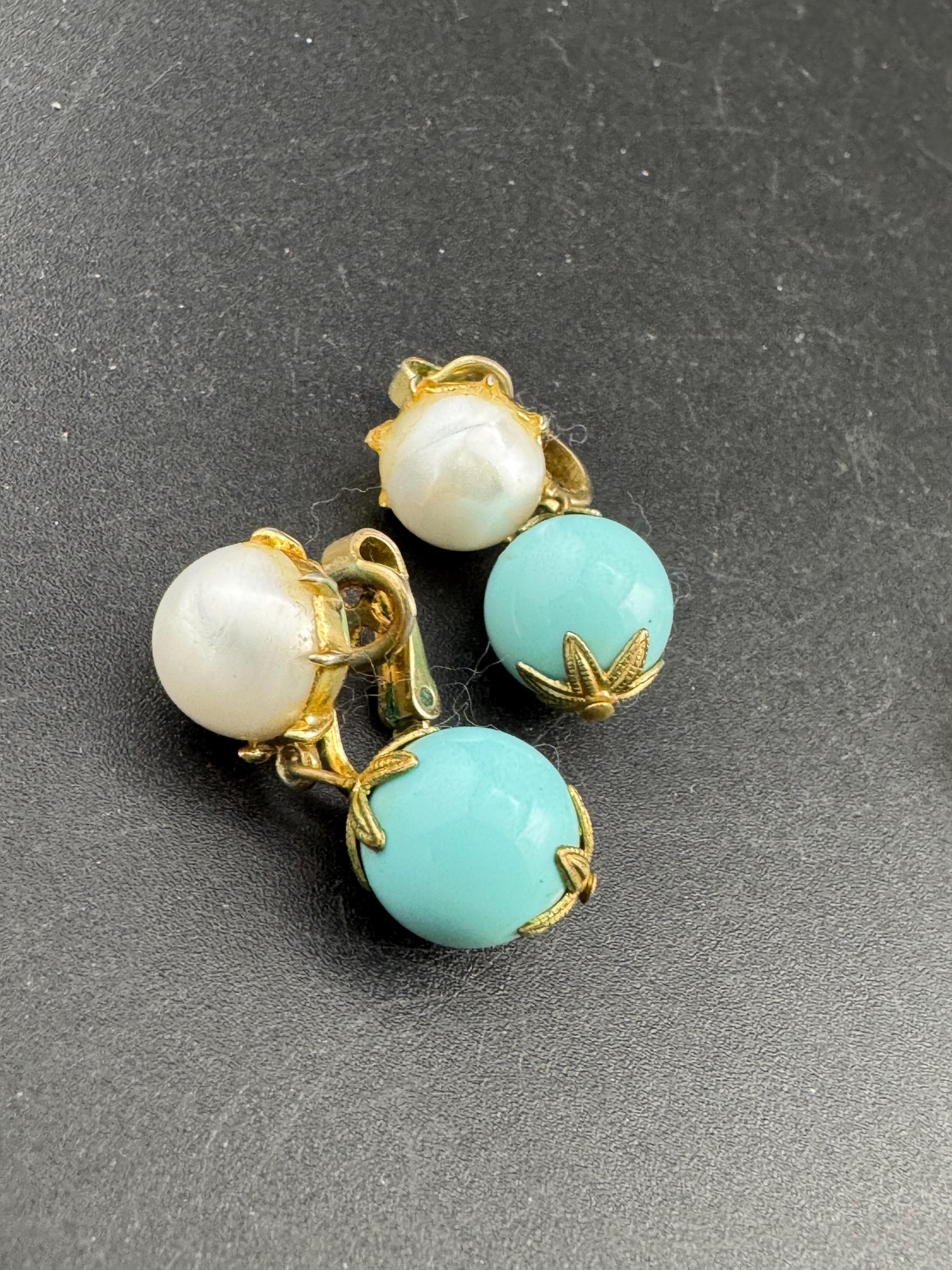 vintage TRIFARI turquoise and pearl necklace and clip on earring jewellery set