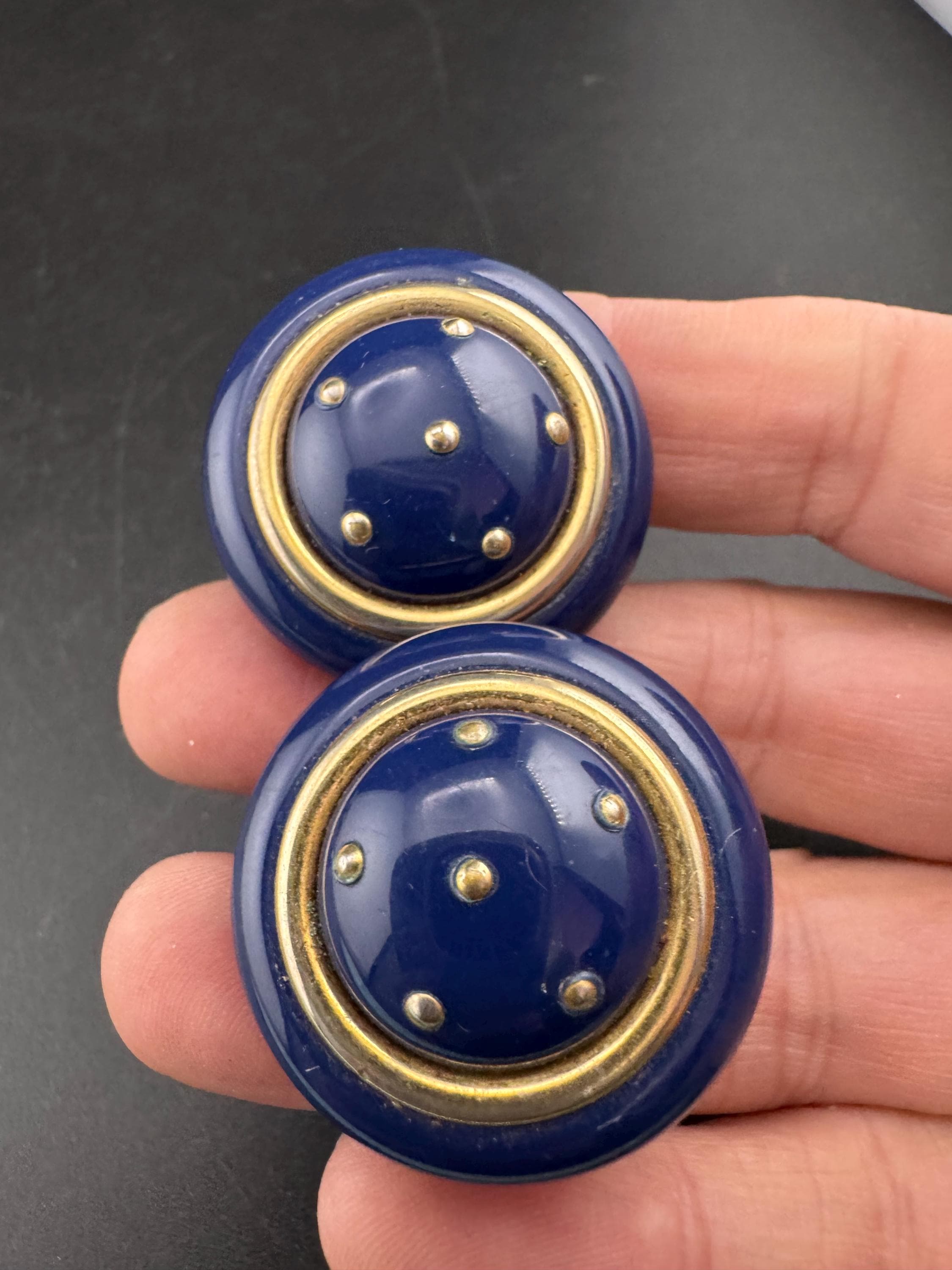Vintage plastic domed navy blue and gold tone clip on earrings 2.5cm