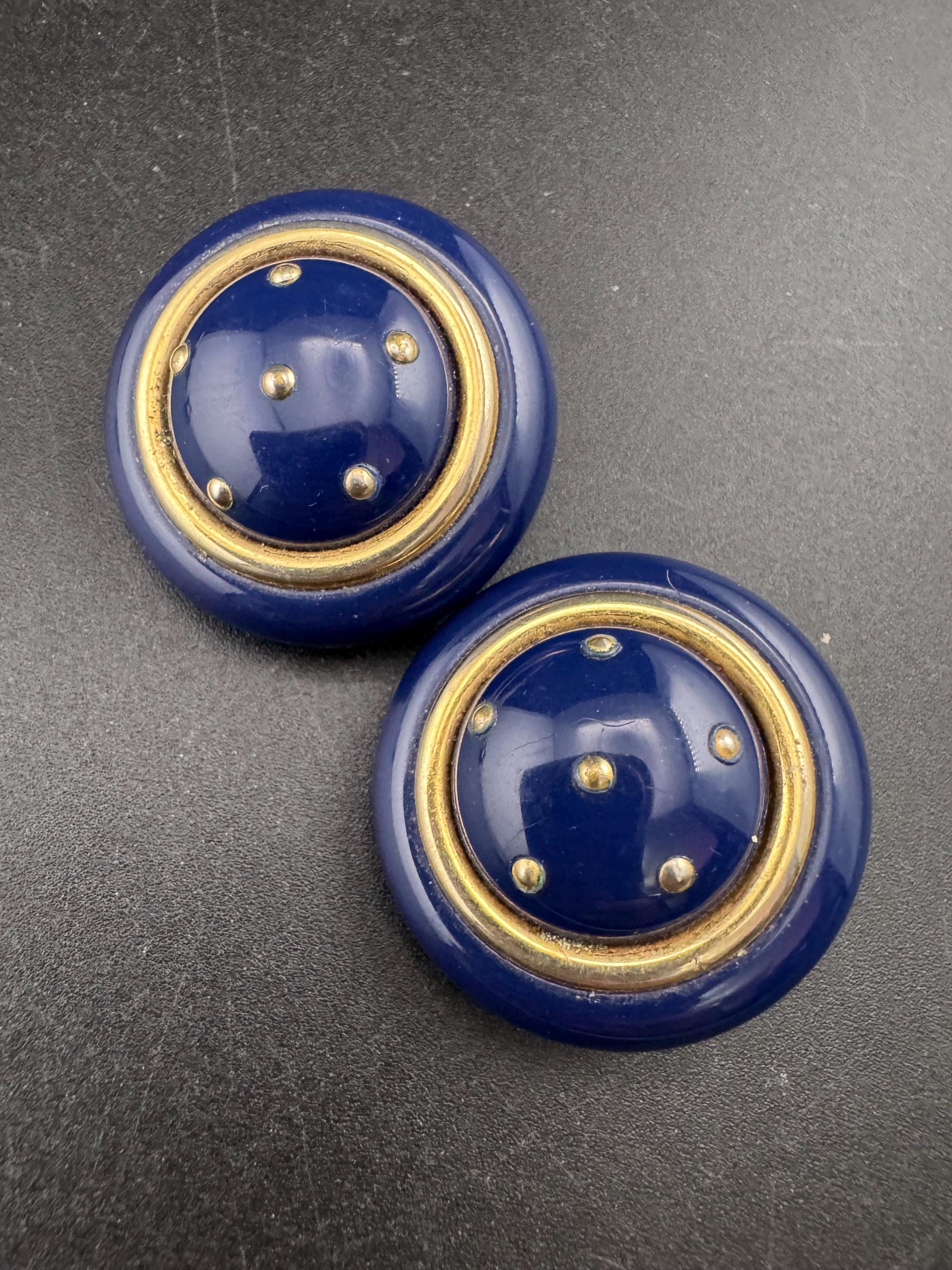 Vintage plastic domed navy blue and gold tone clip on earrings 2.5cm