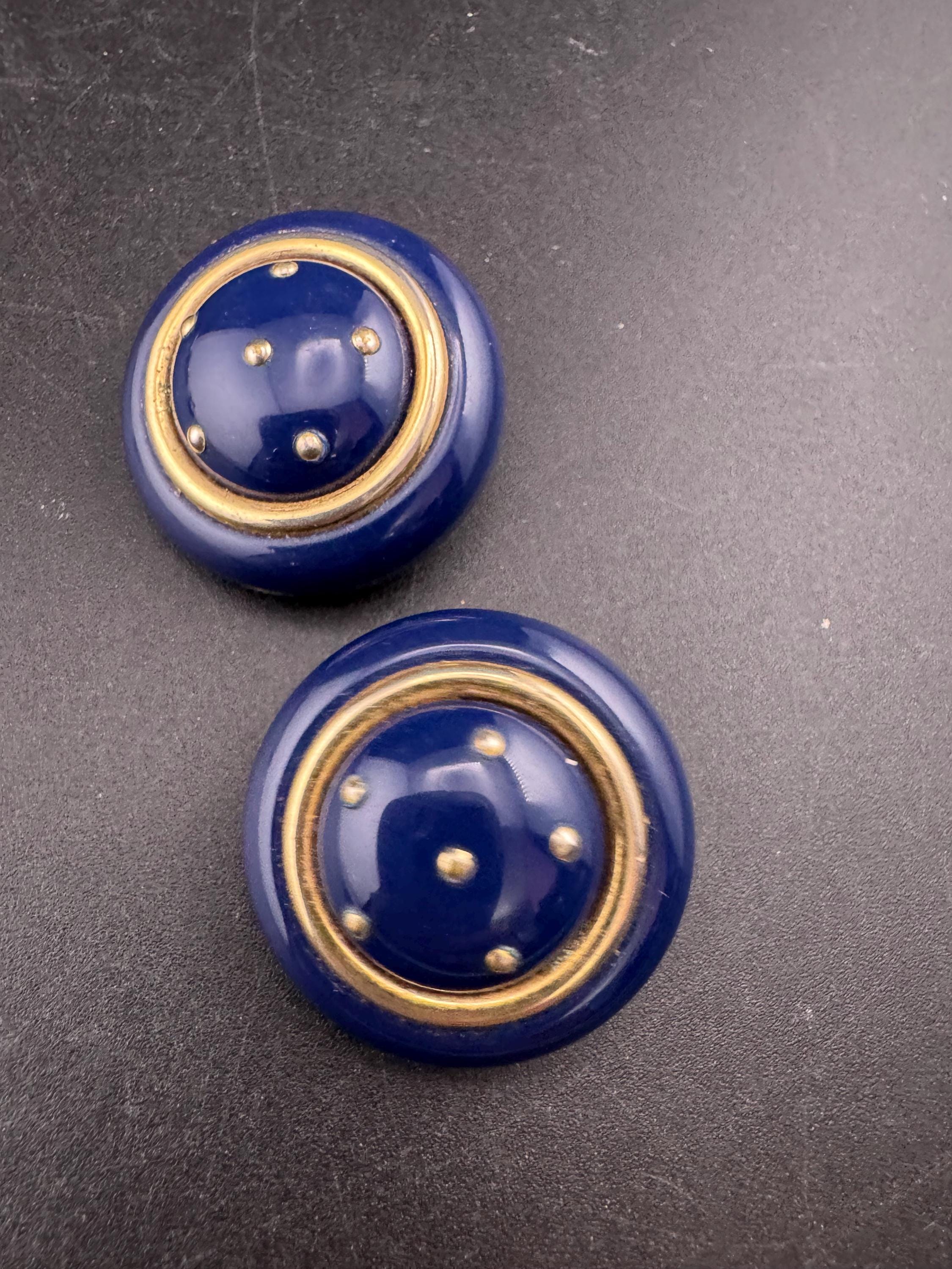Vintage plastic domed navy blue and gold tone clip on earrings 2.5cm