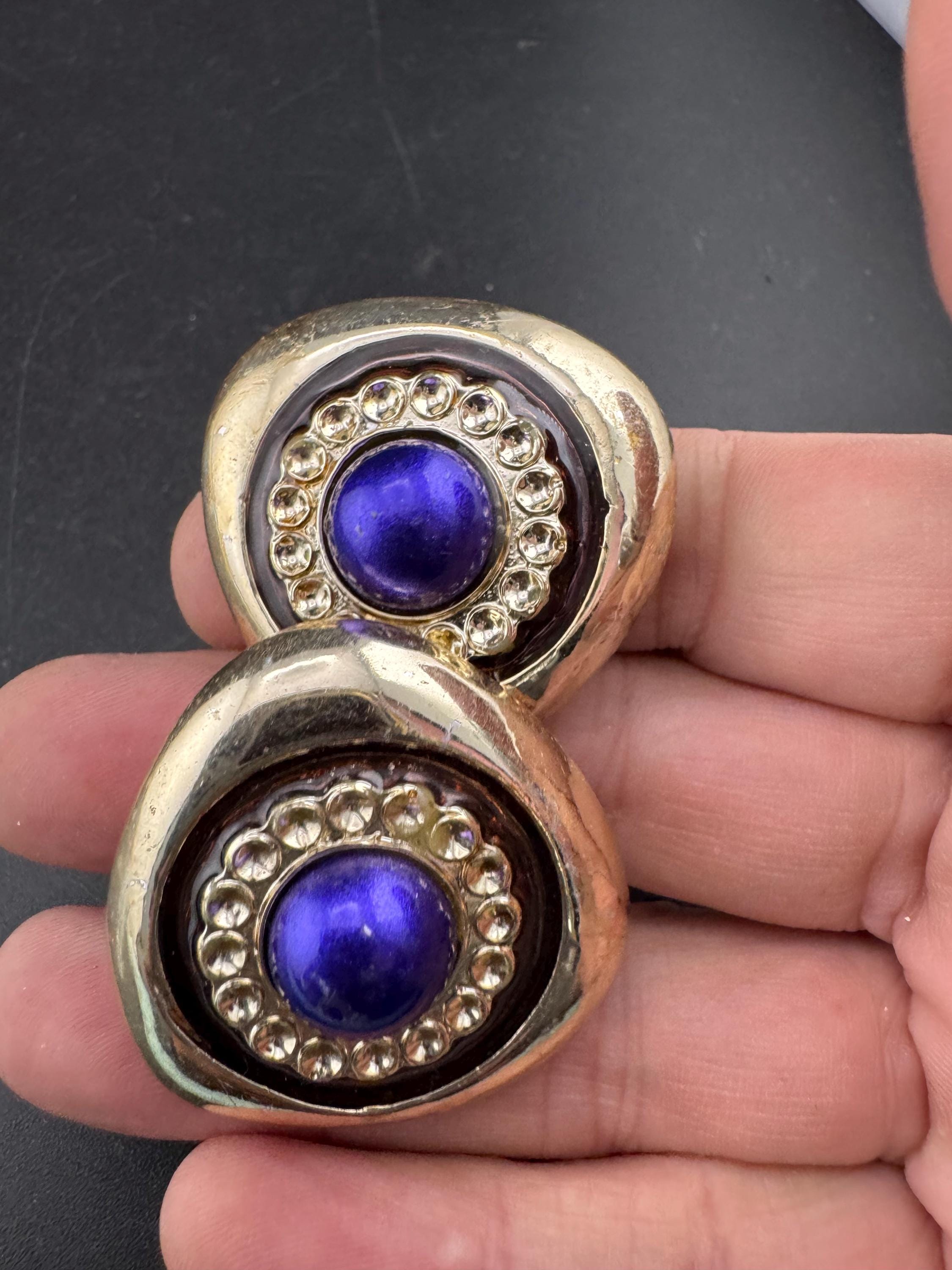 Vintage plastic oversized triangular gold tone purple cabochon clip on earrings 3.5cm