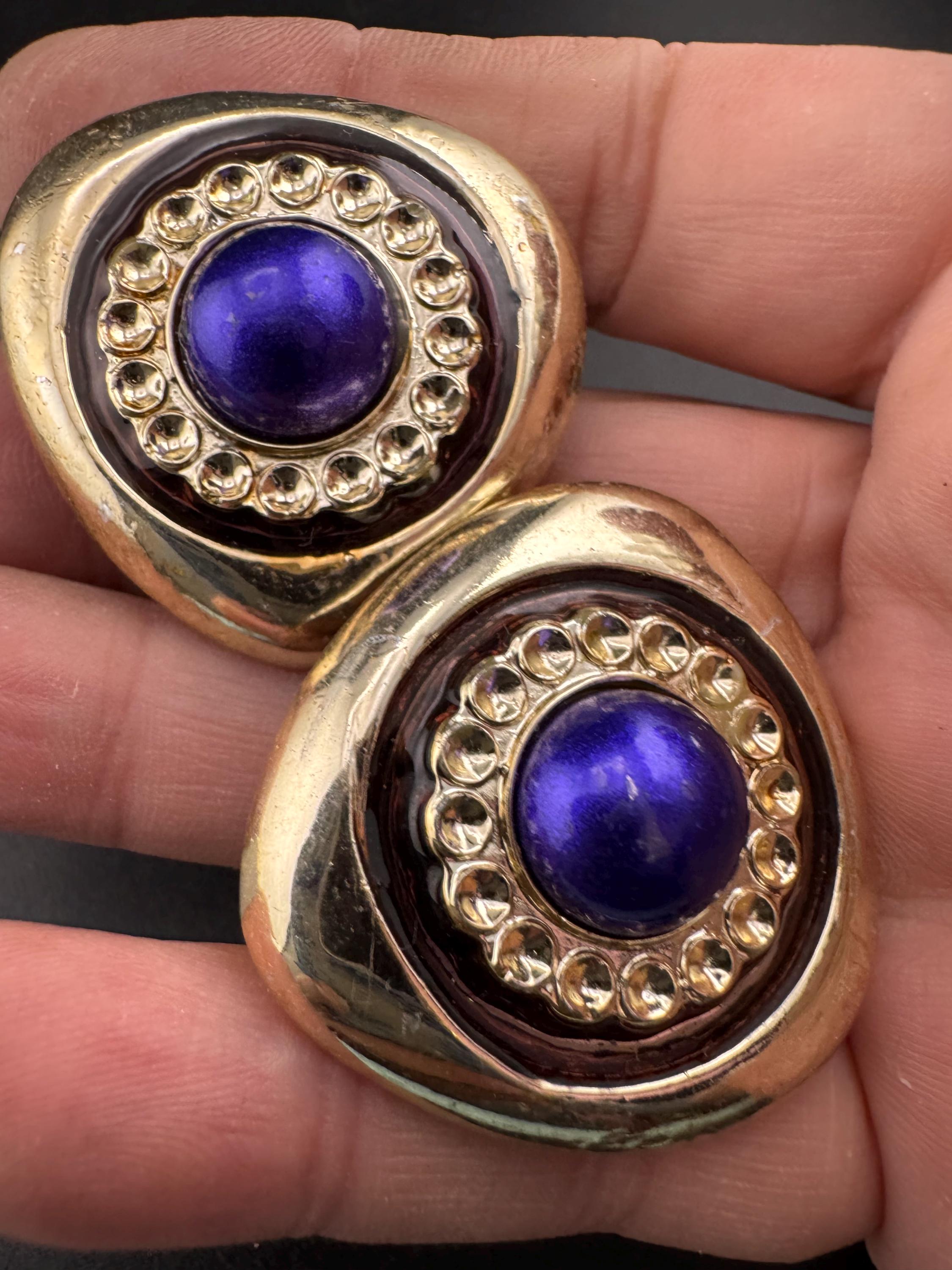 Vintage plastic oversized triangular gold tone purple cabochon clip on earrings 3.5cm