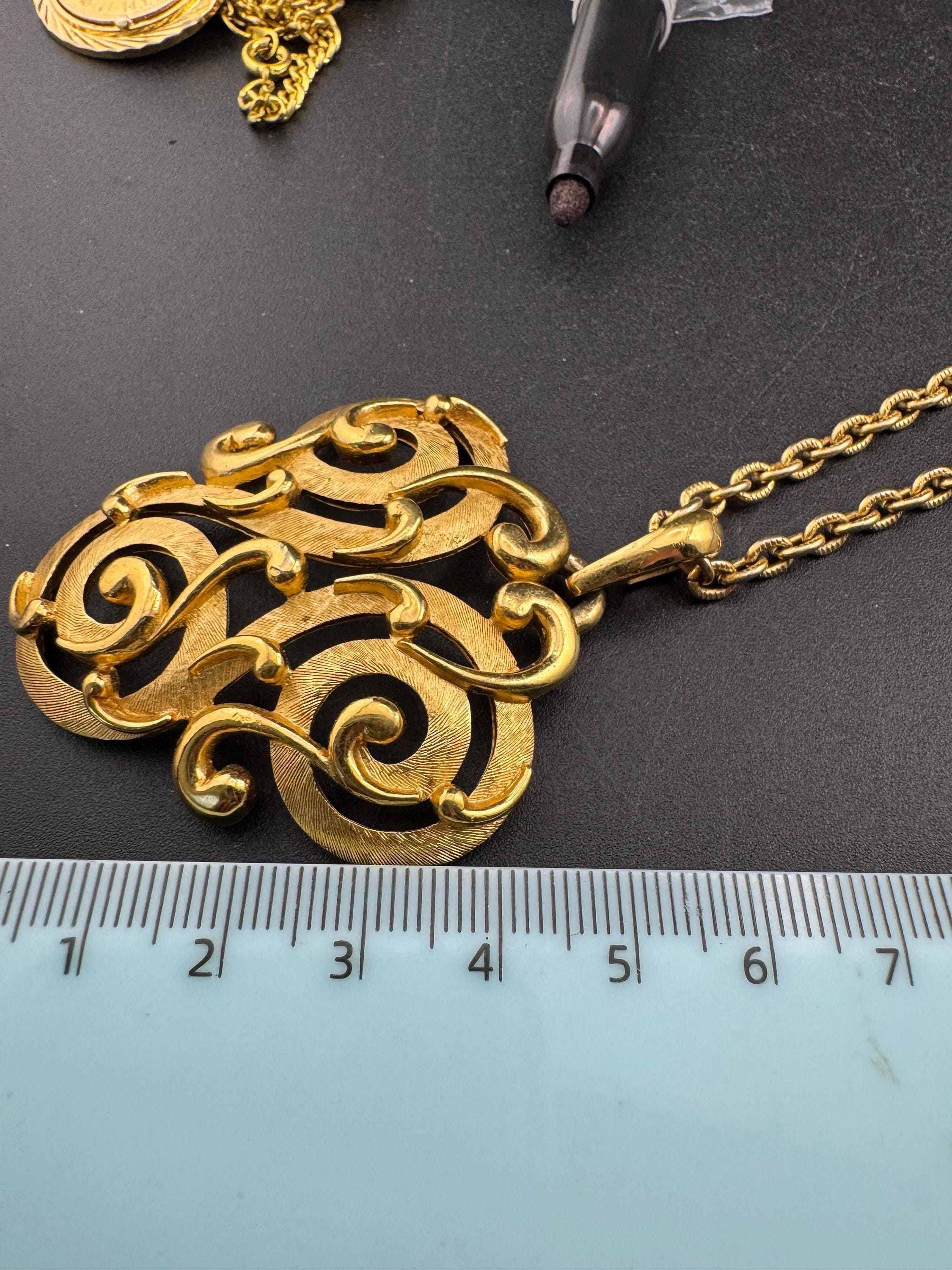 Vintage abstract brushed gold tone drop pendant Necklace 1970s modernist
