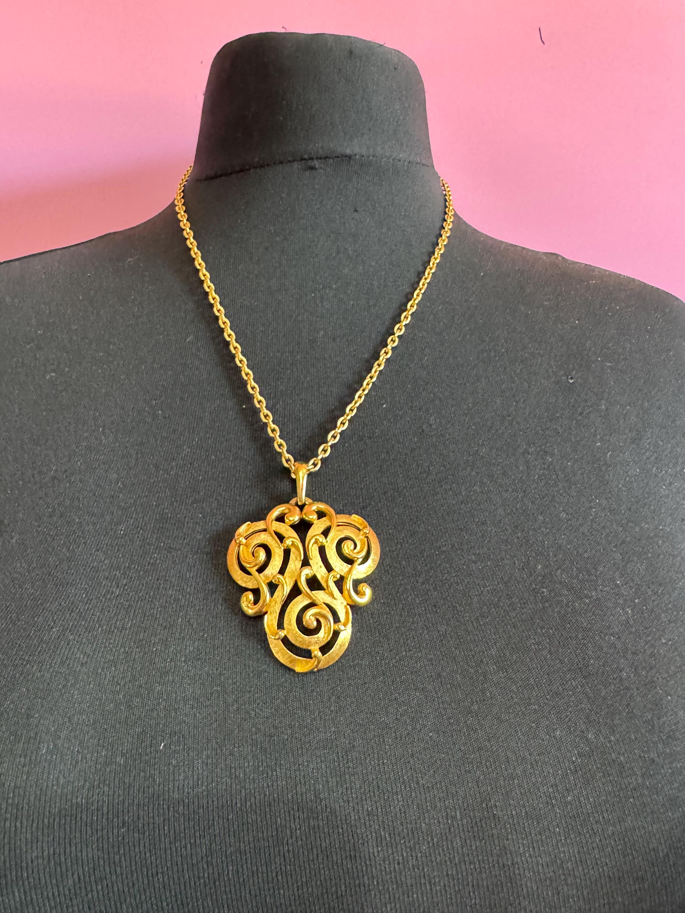 Vintage abstract brushed gold tone drop pendant Necklace 1970s modernist