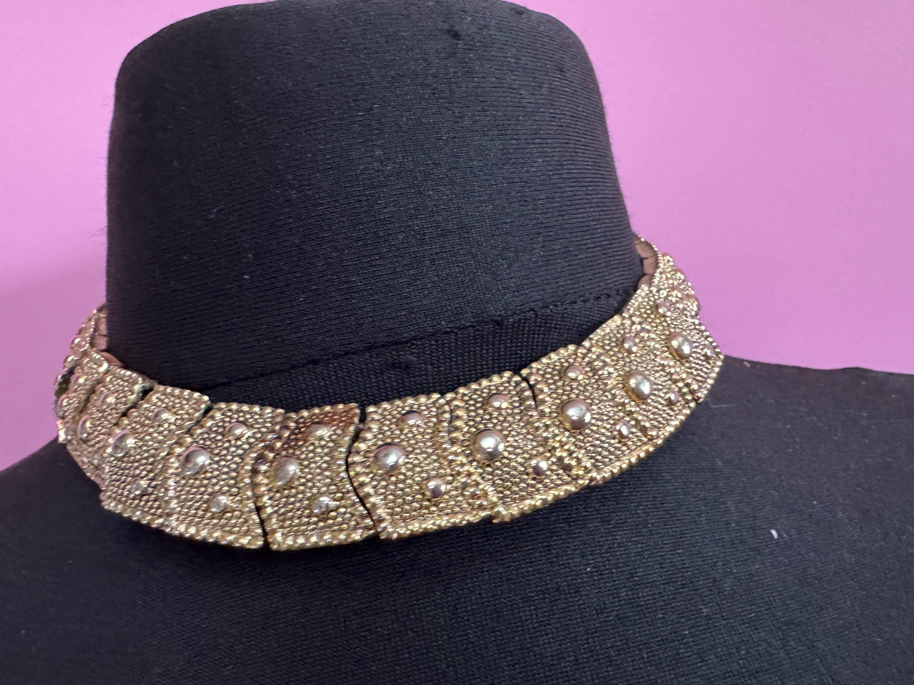 Vintage wide panel link choker necklace 42cm, gold tone brutalist
