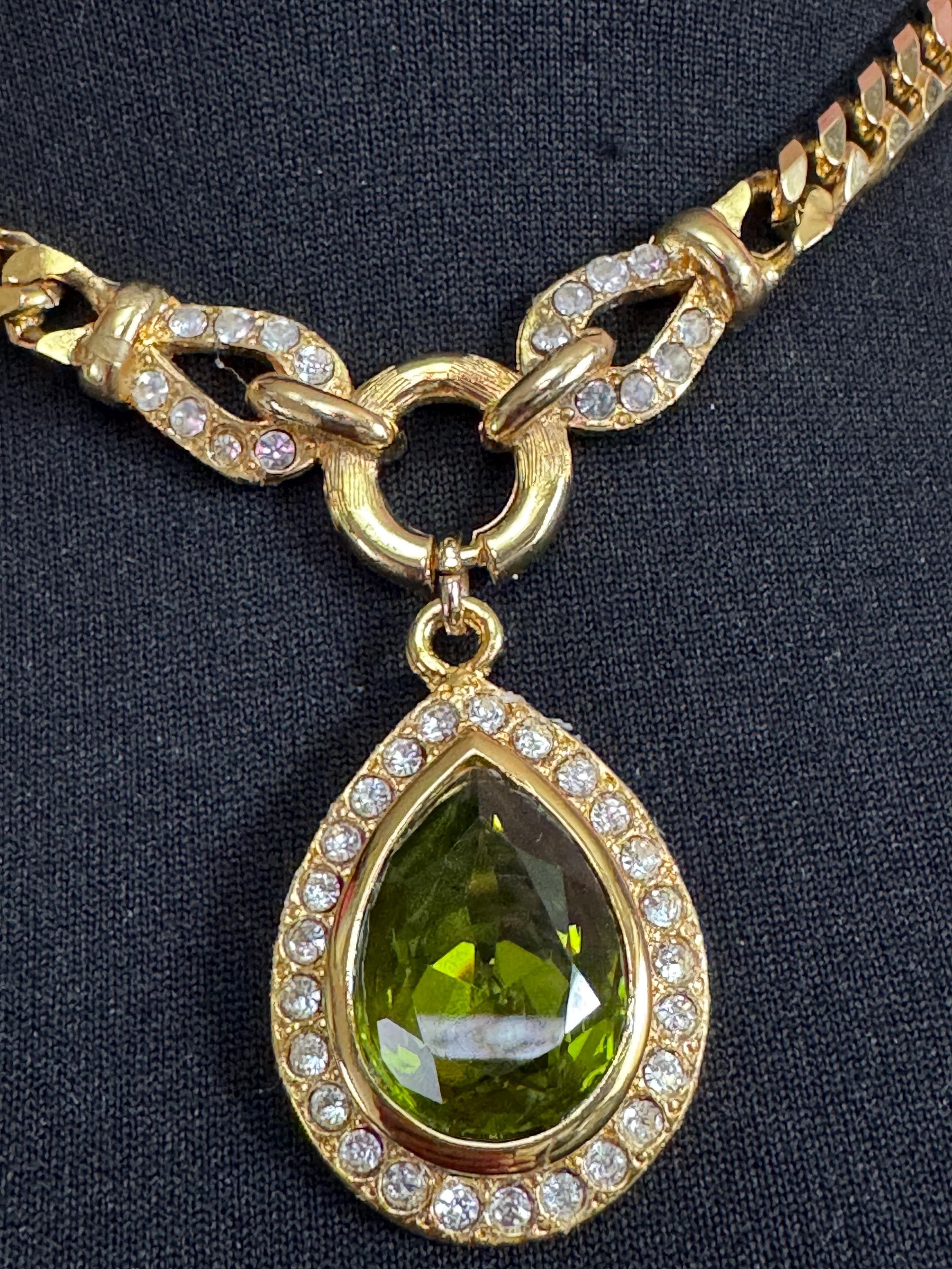 Vintage olive green and clear crystal teardrop pendant choker necklace 40cm, gold tone