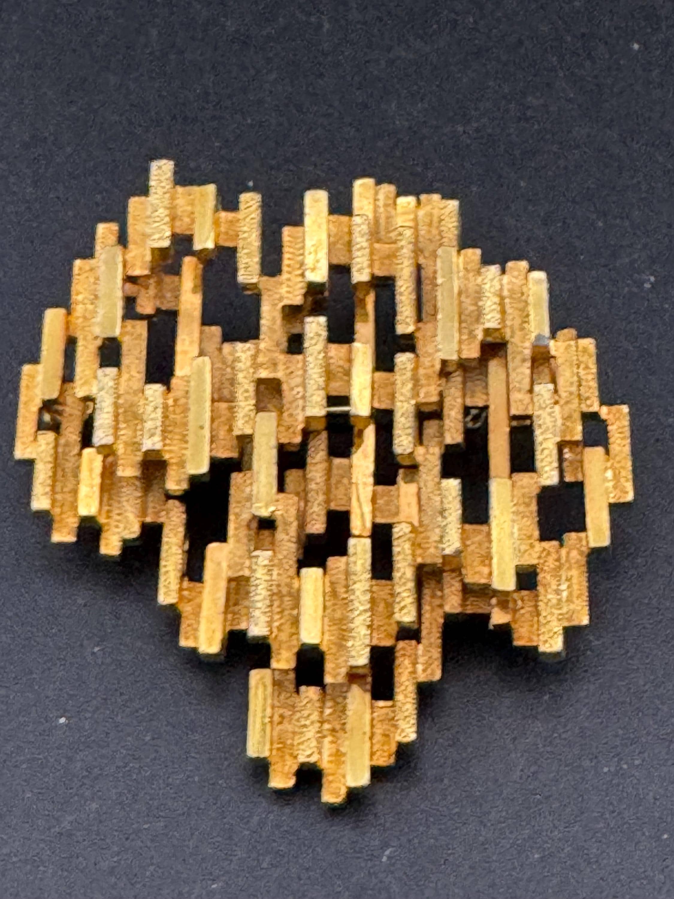 vintage modernist brutalist abstract brooch 5cm gold tone