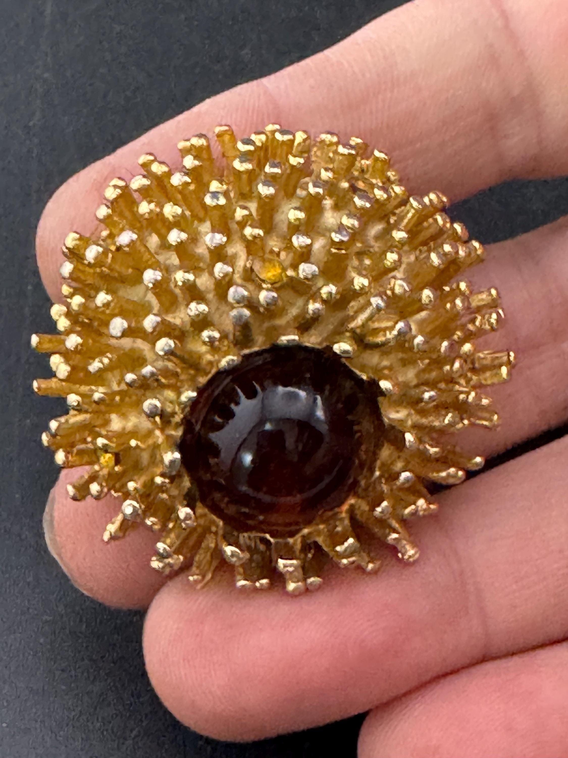 vintage brutalist anemone brooch brown glass cabochon gold