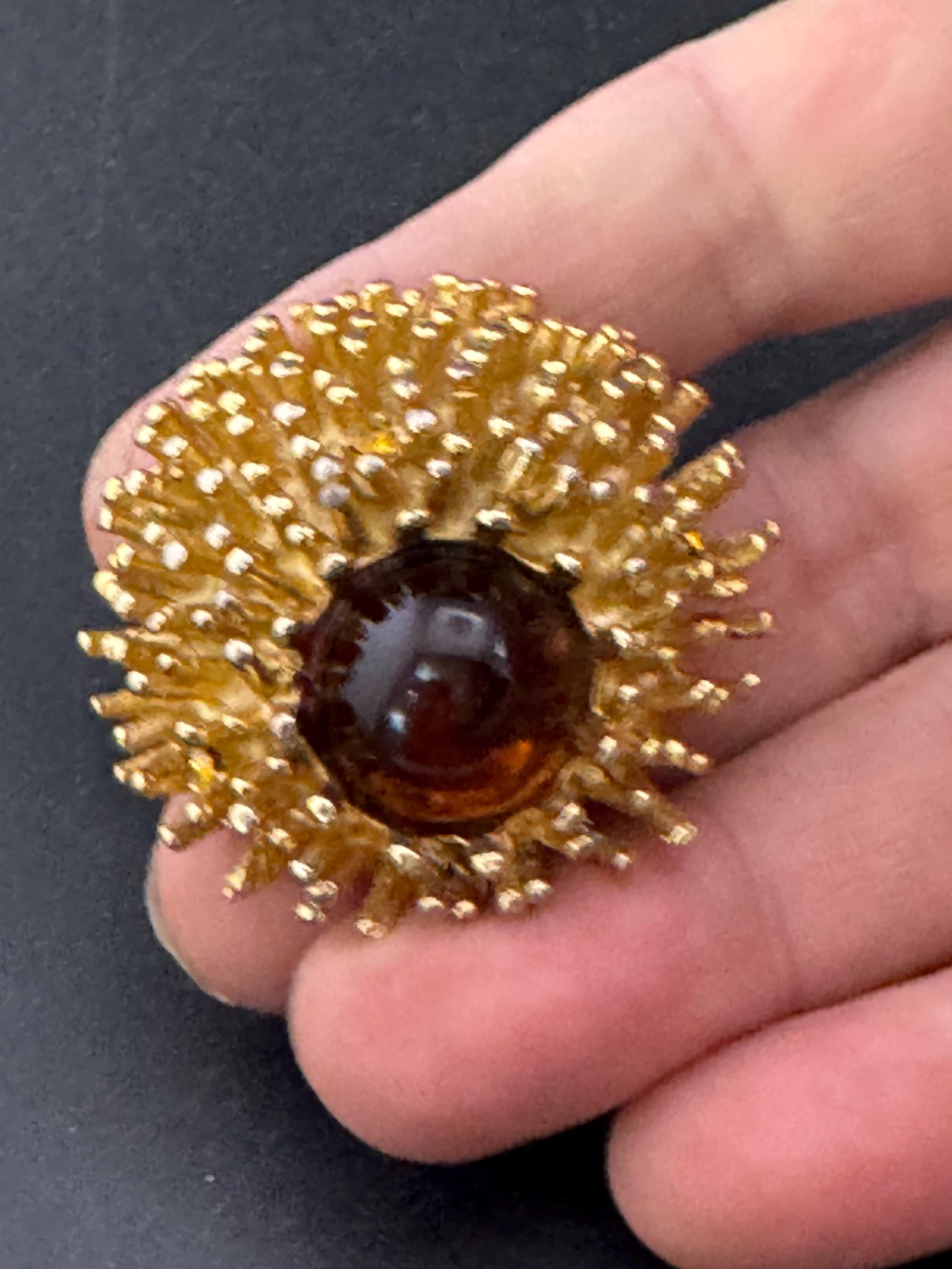 vintage brutalist anemone brooch brown glass cabochon gold