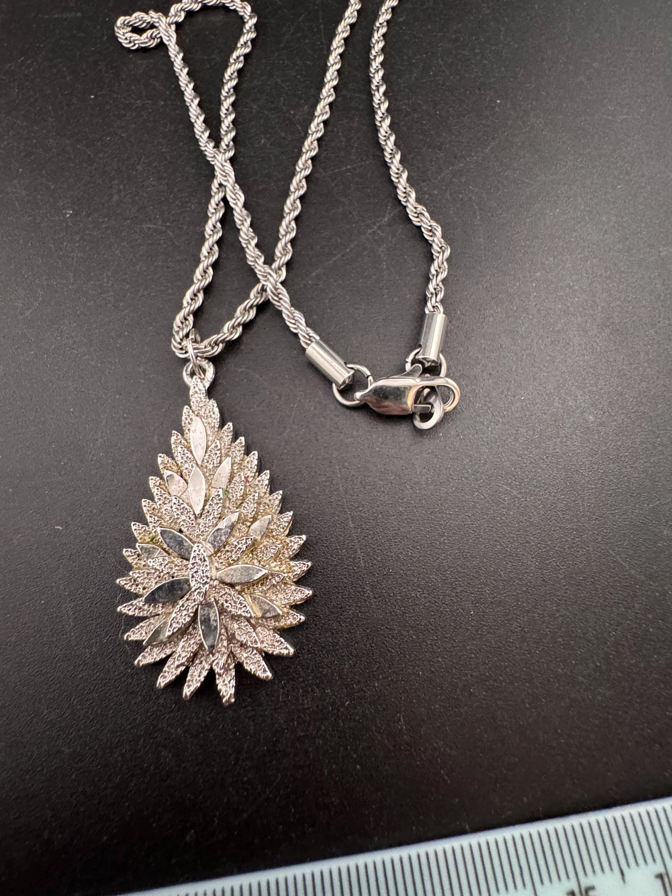 Vintage modernist brutalist Teardrop pendant necklace 1970s