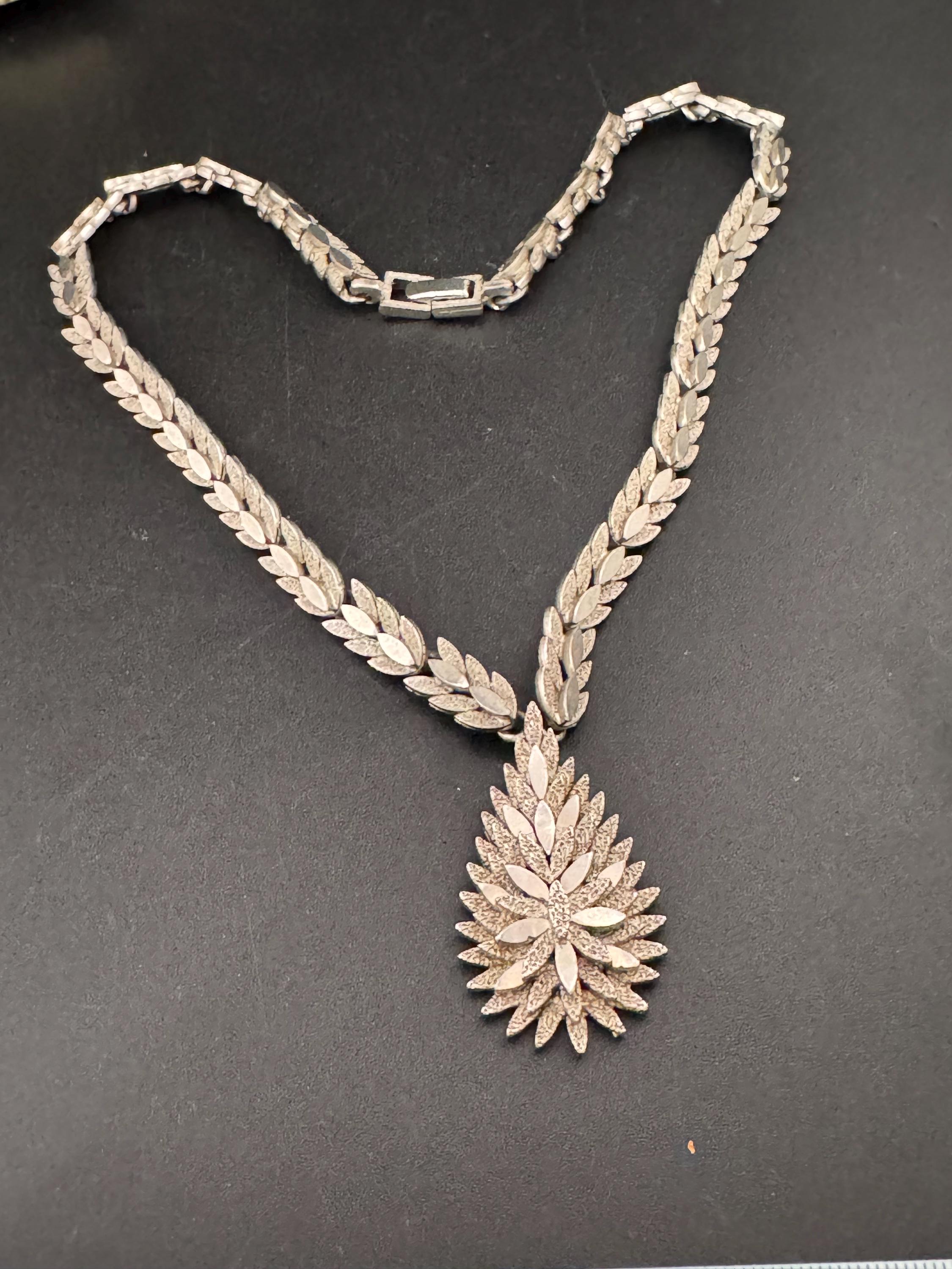 Vintage brutalist Teardrop pendant choker necklace 1970s