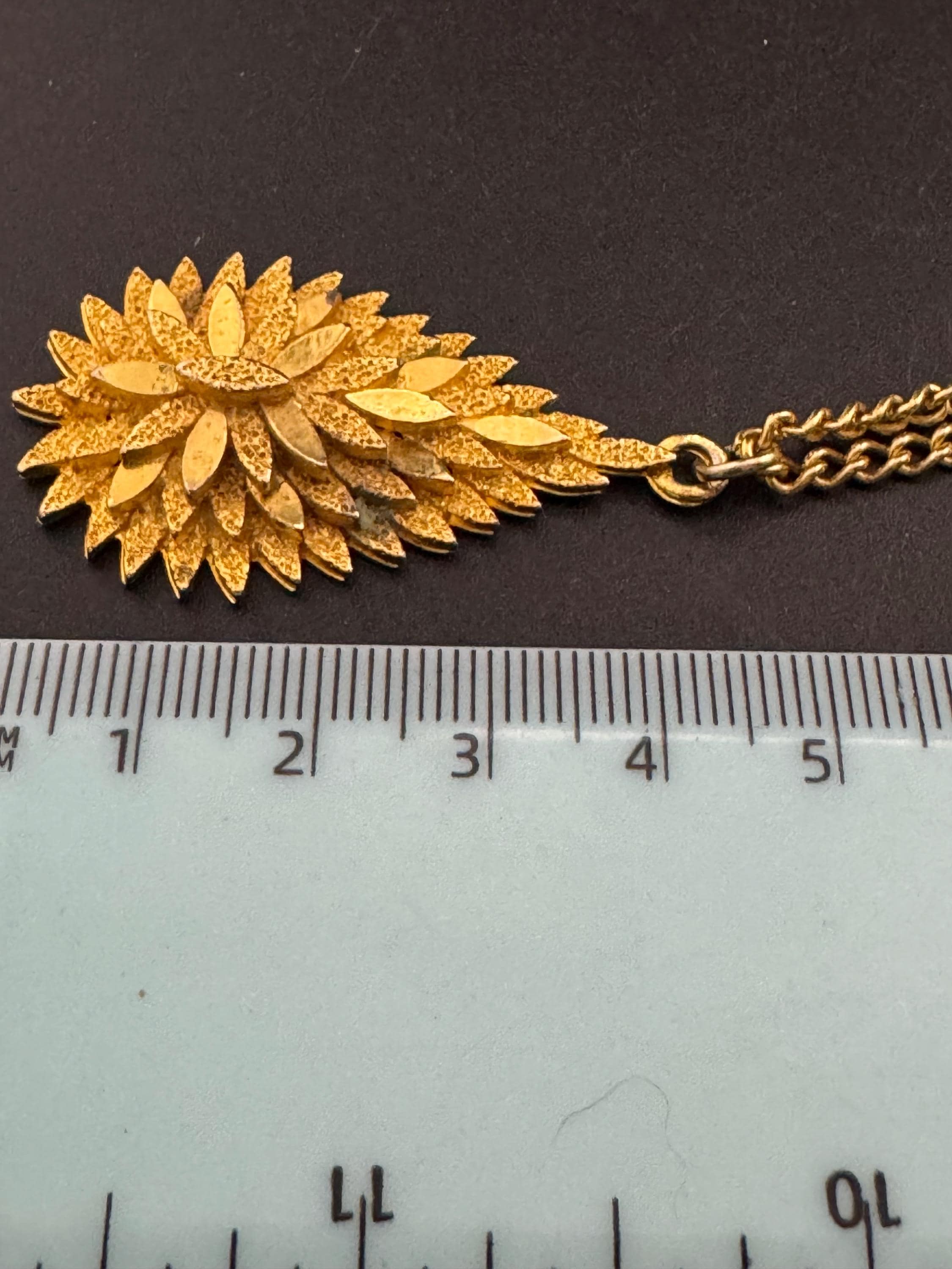 Vintage modernist teardrop pendant necklace, gold tone brutalist