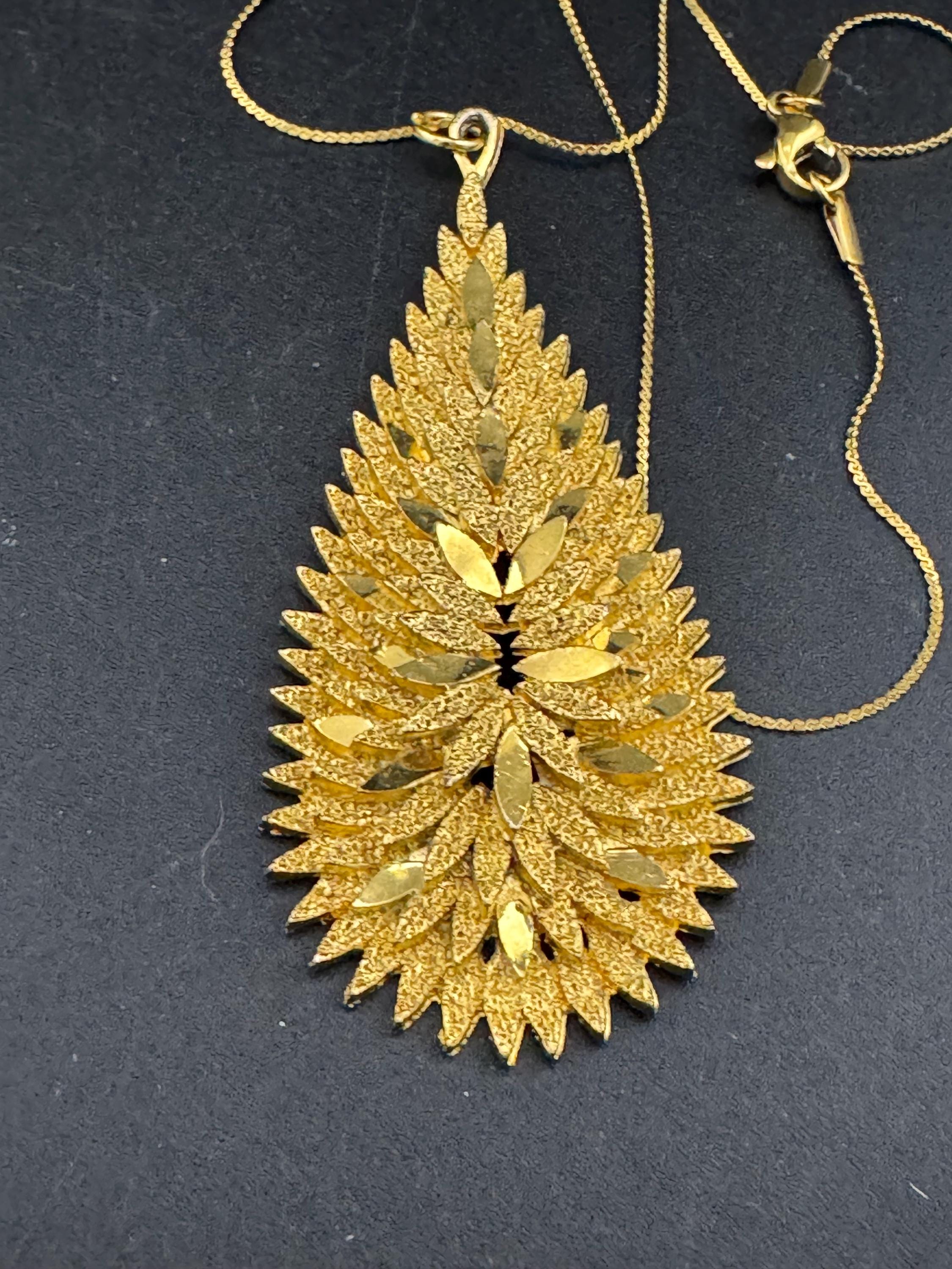 Vintage modernist teardrop pendant necklace, gold tone brutalist