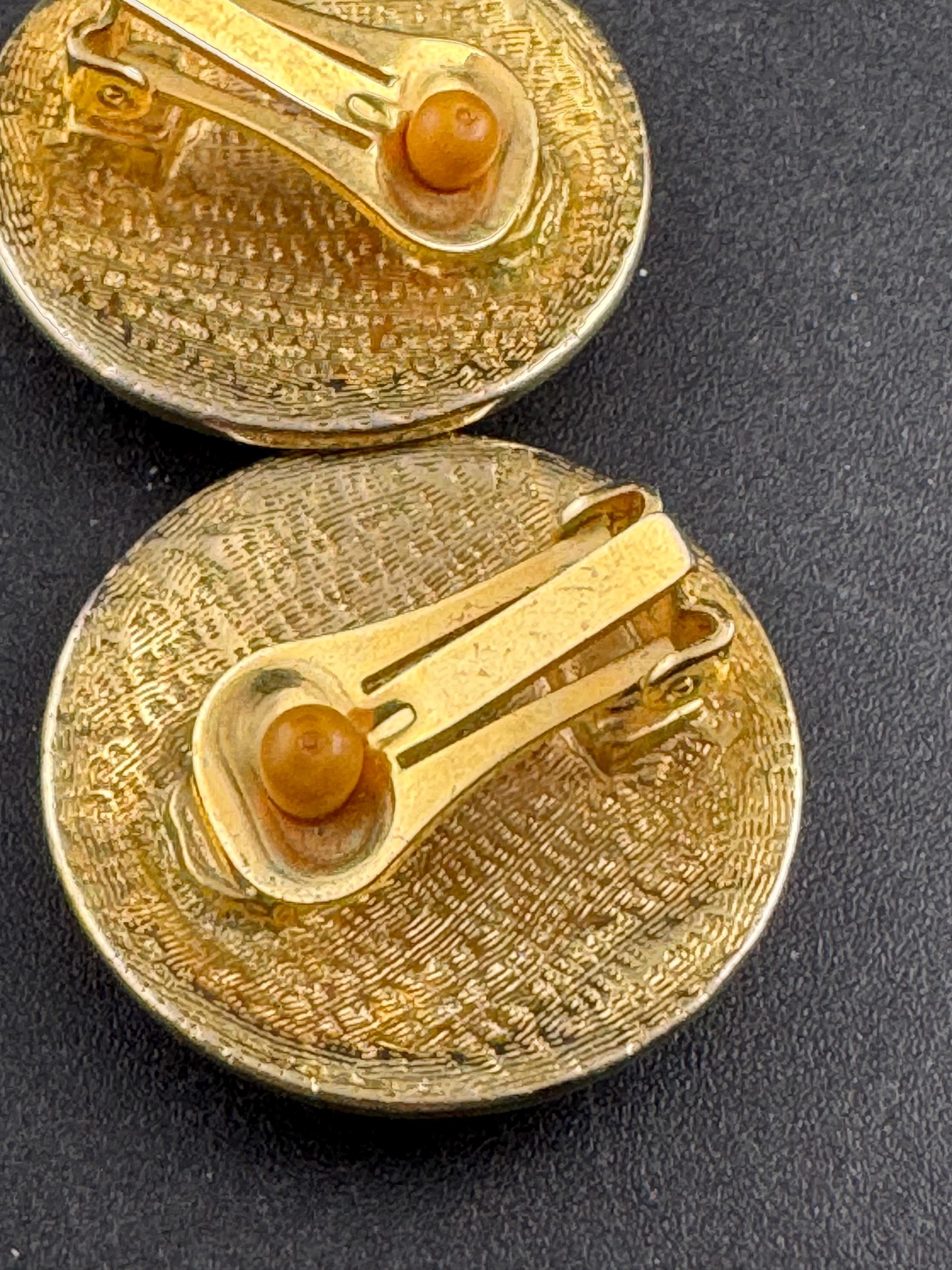 Vintage brown and tan enamel disc clip on earrings, gold tone 2.5cm