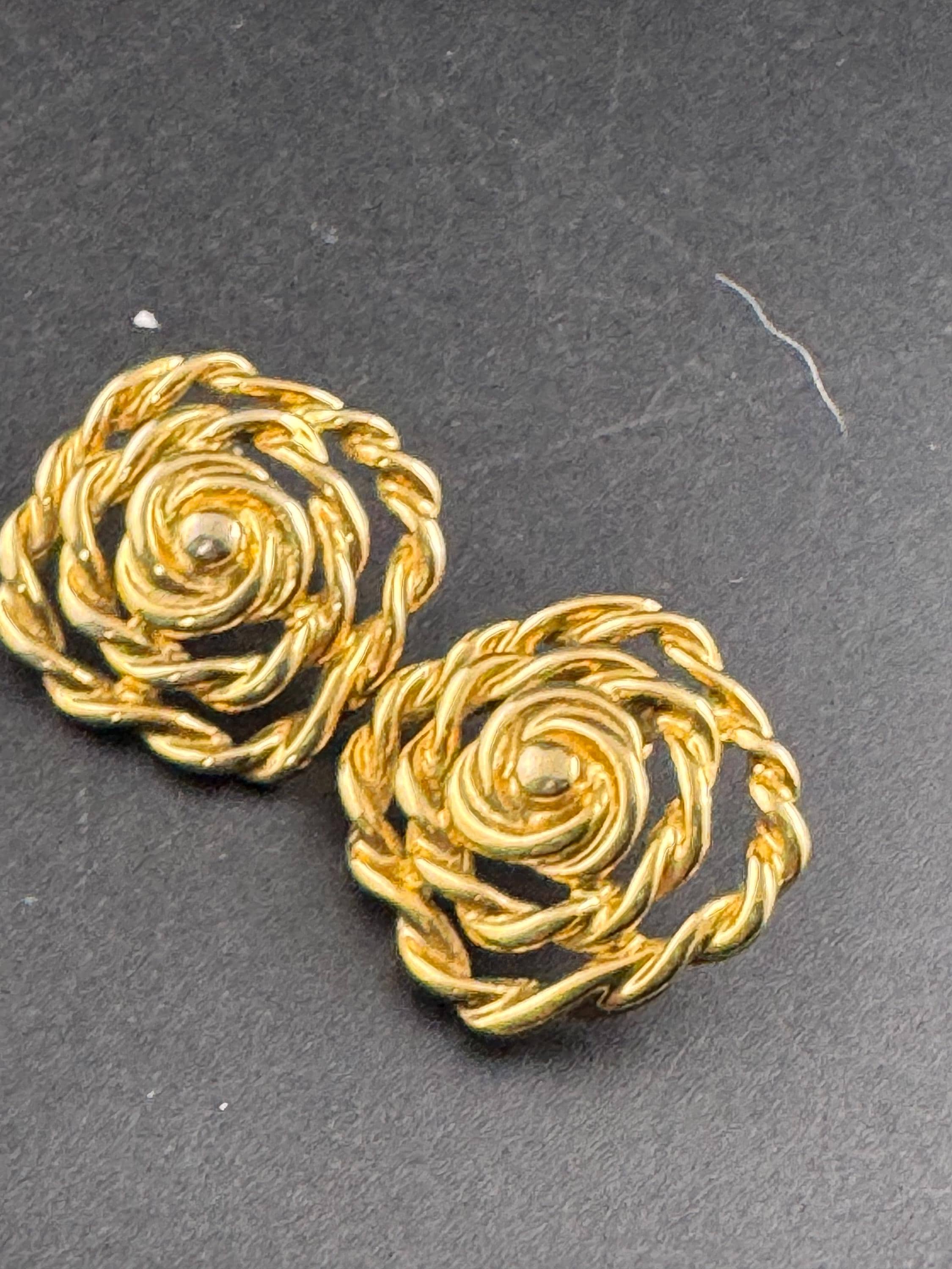 Vintage gold tone rope twist swirl stud earrings for pierced ears