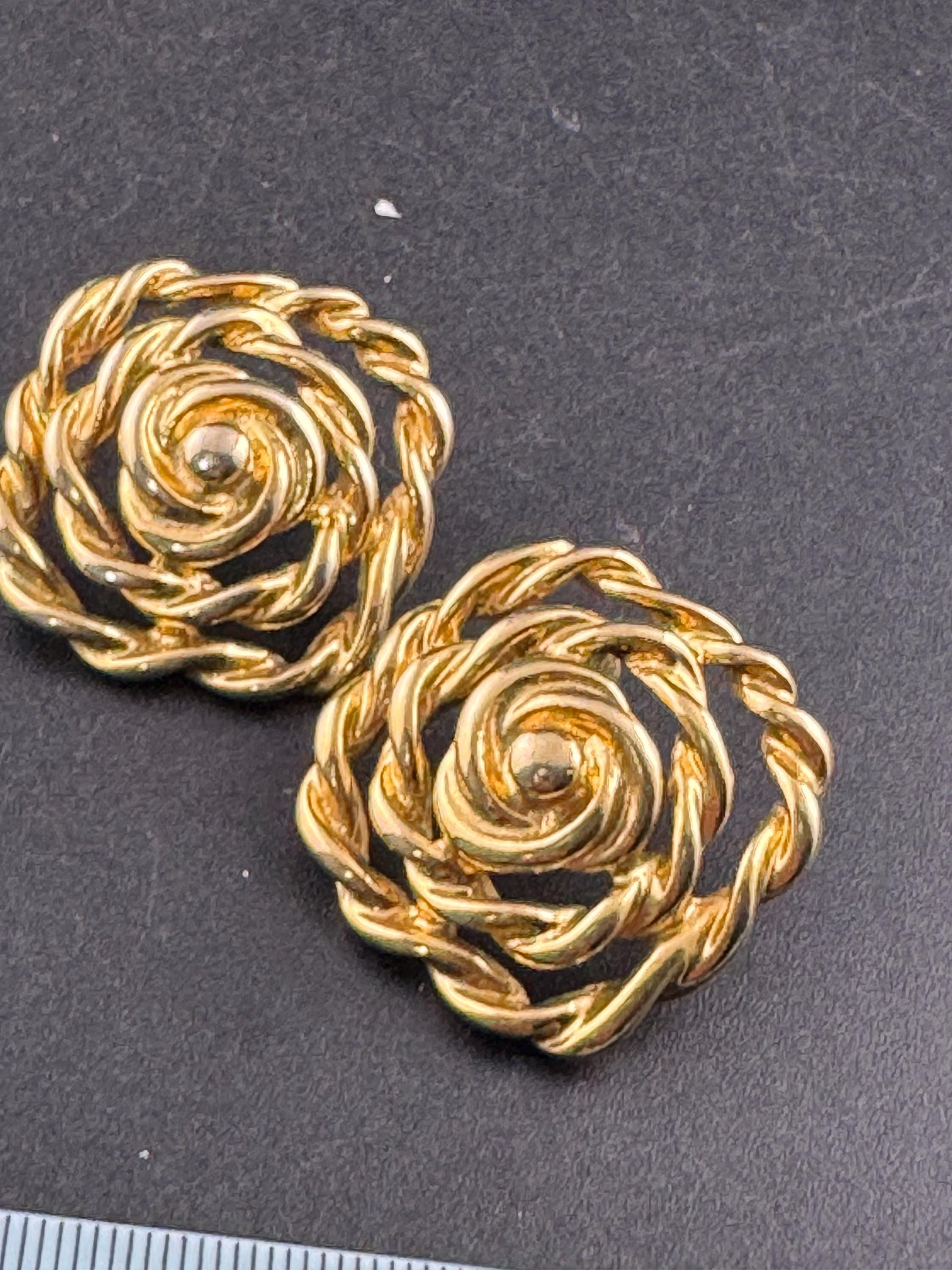 Vintage gold tone rope twist swirl stud earrings for pierced ears