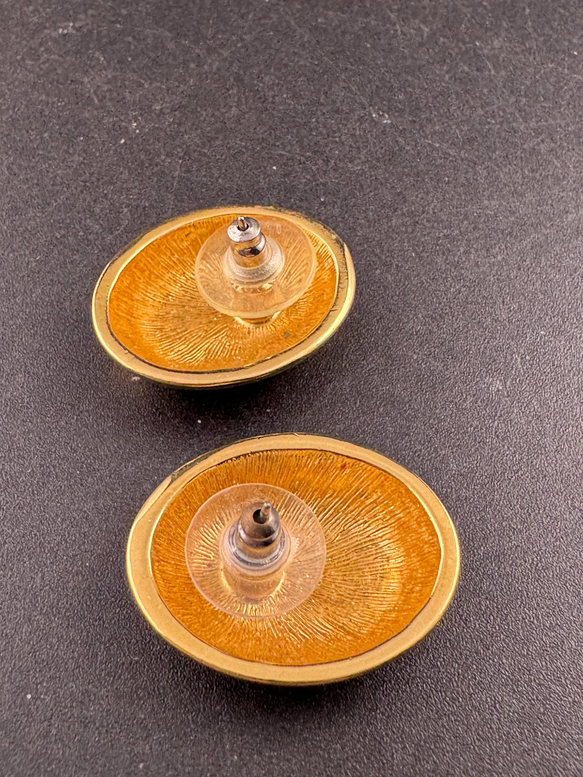 Vintage modernist oval pierced stud Earrings: gold tone