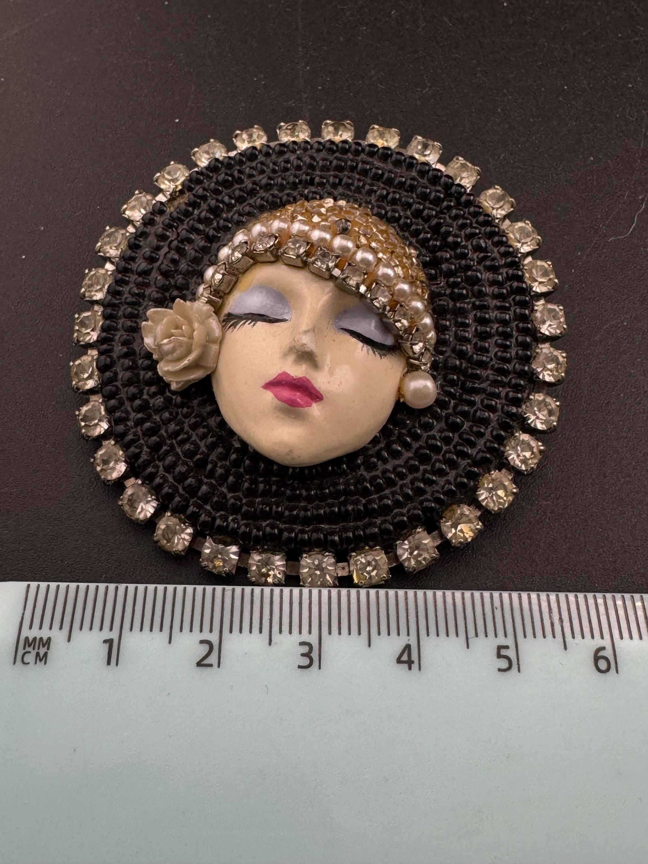 Oversized vintage rhinestone flapper face brooch, art deco lady pin