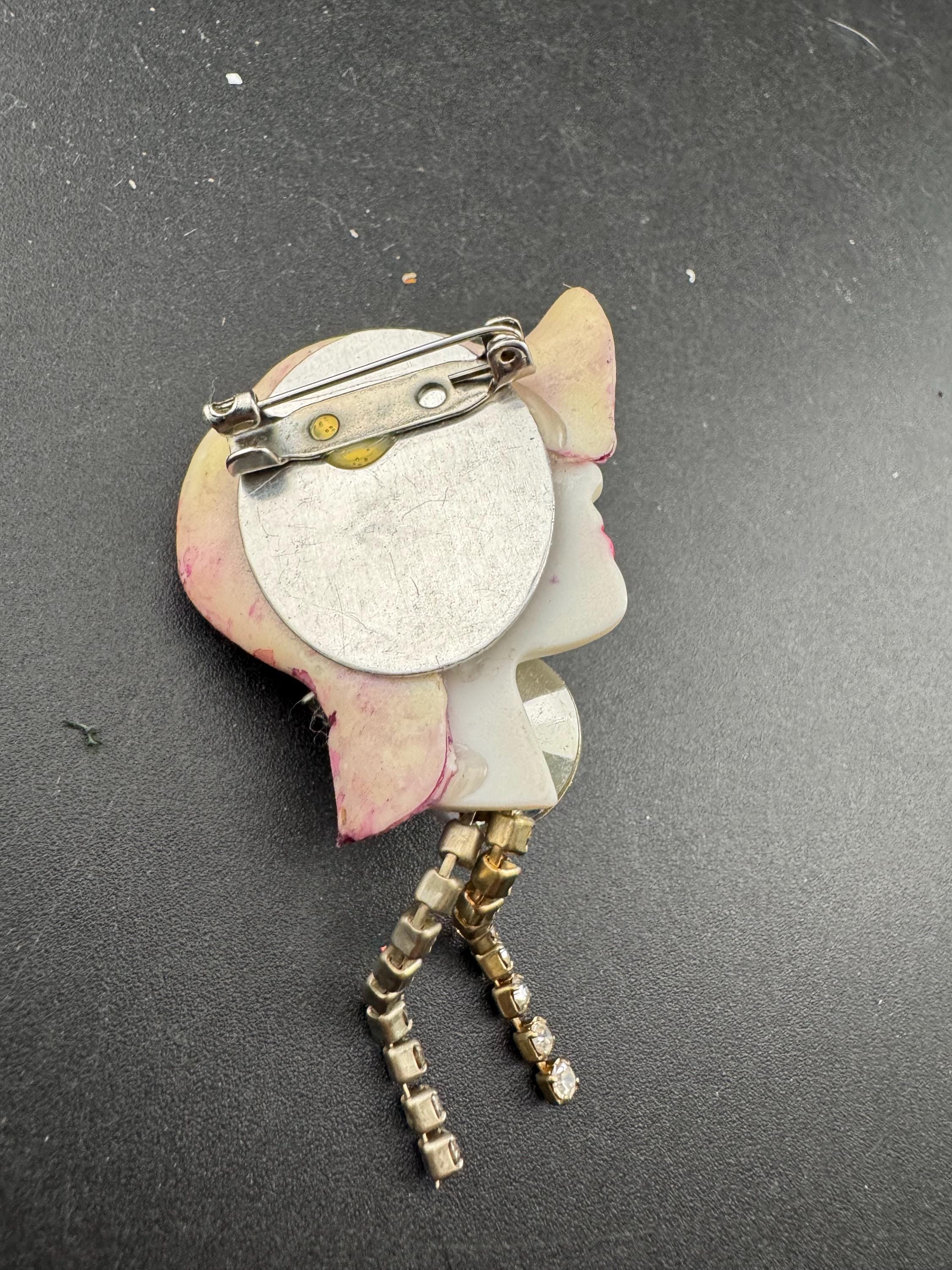 vintage rhinestone flapper face brooch, art deco lady pin with pink hat