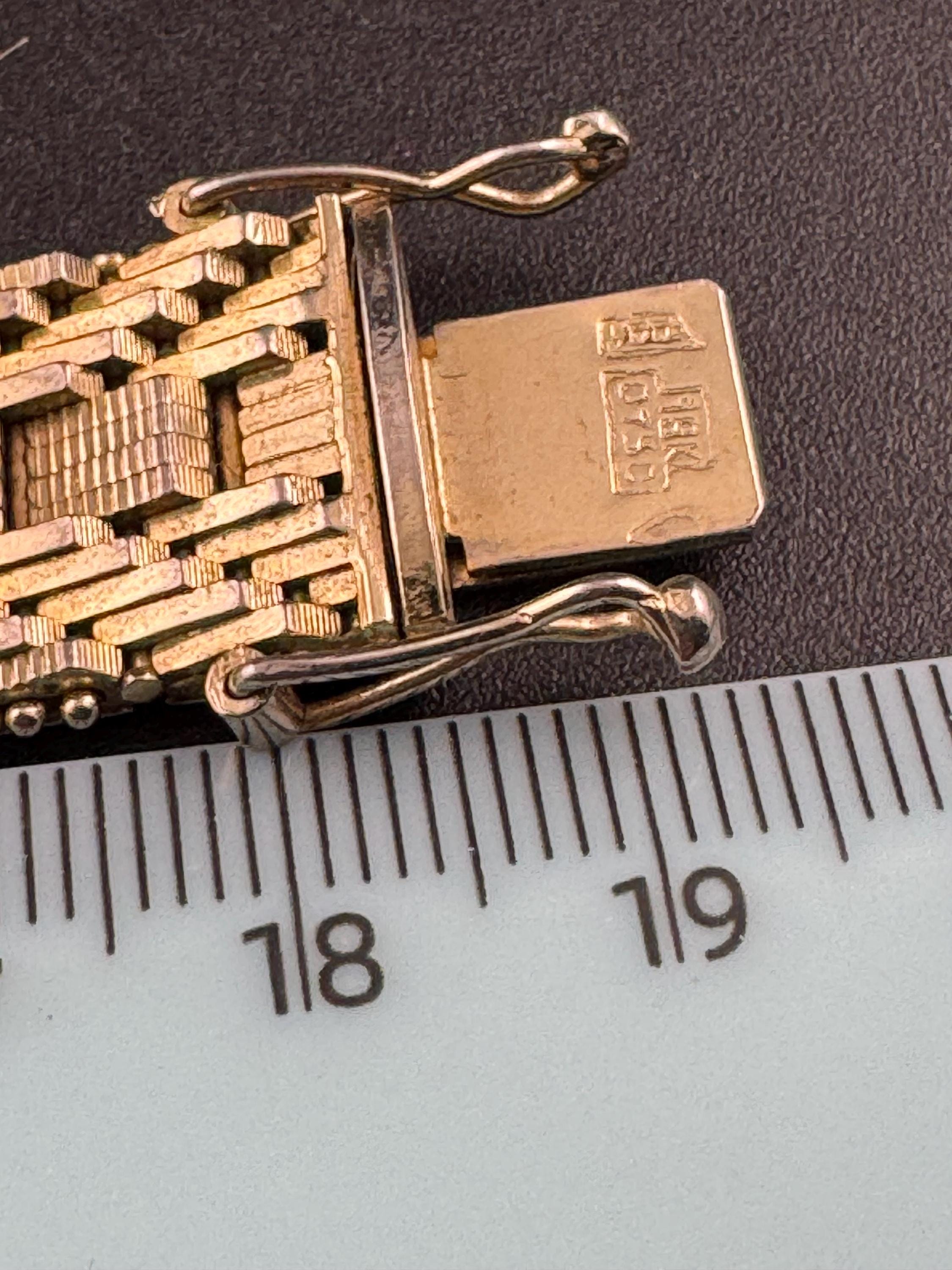 1970s Italian woven mesh gold plated textured flat bracelet