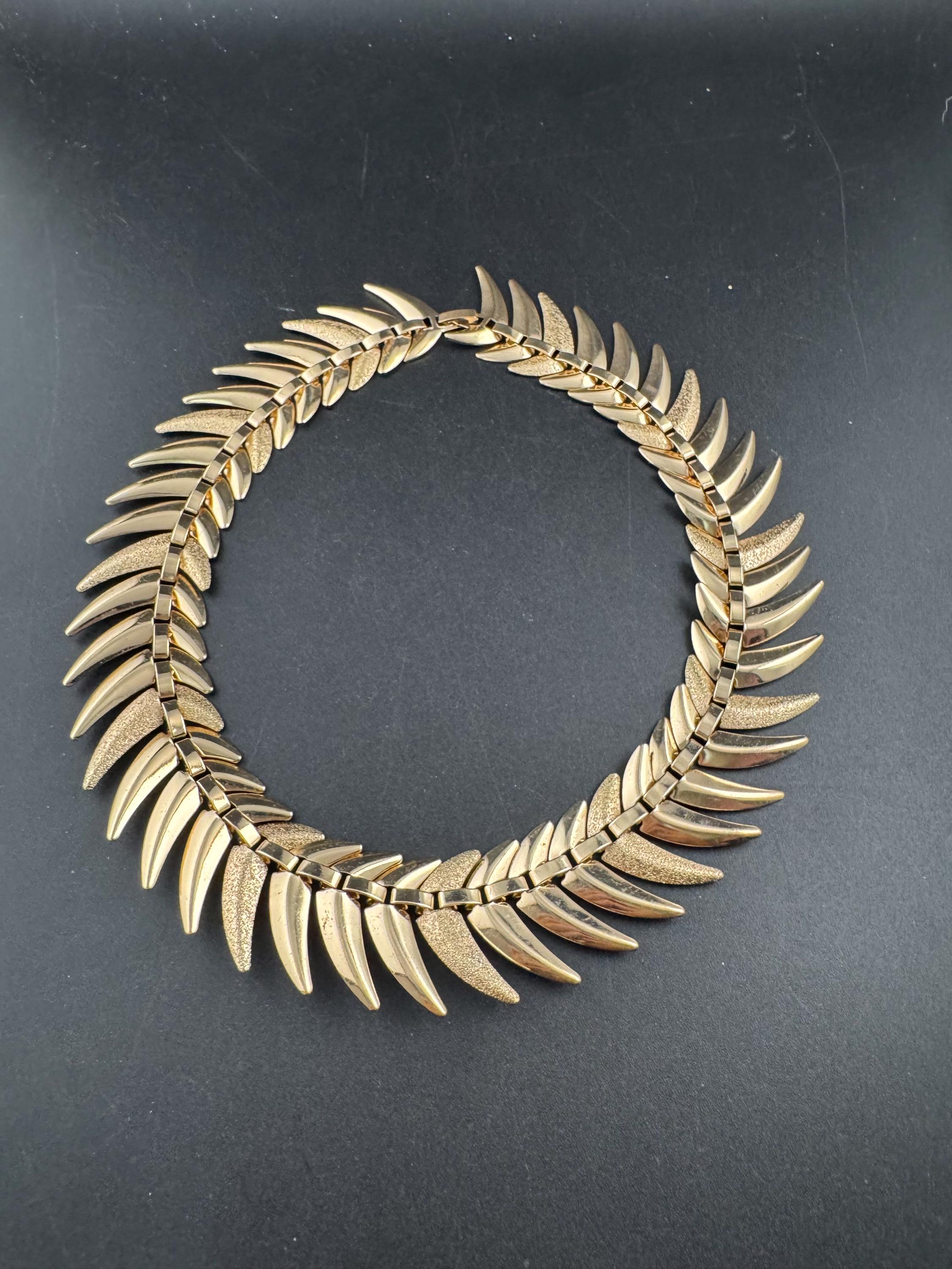 Vintage Gold Tone Chevron Choker Necklace - 44 x 3cm