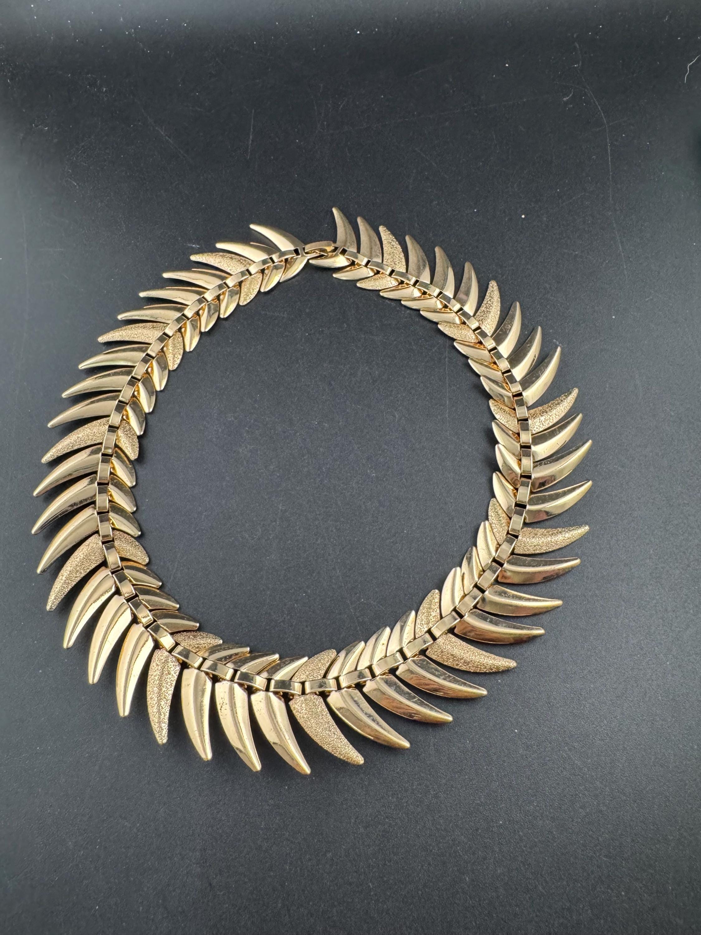 Vintage Gold Tone Chevron Choker Necklace - 44 x 3cm