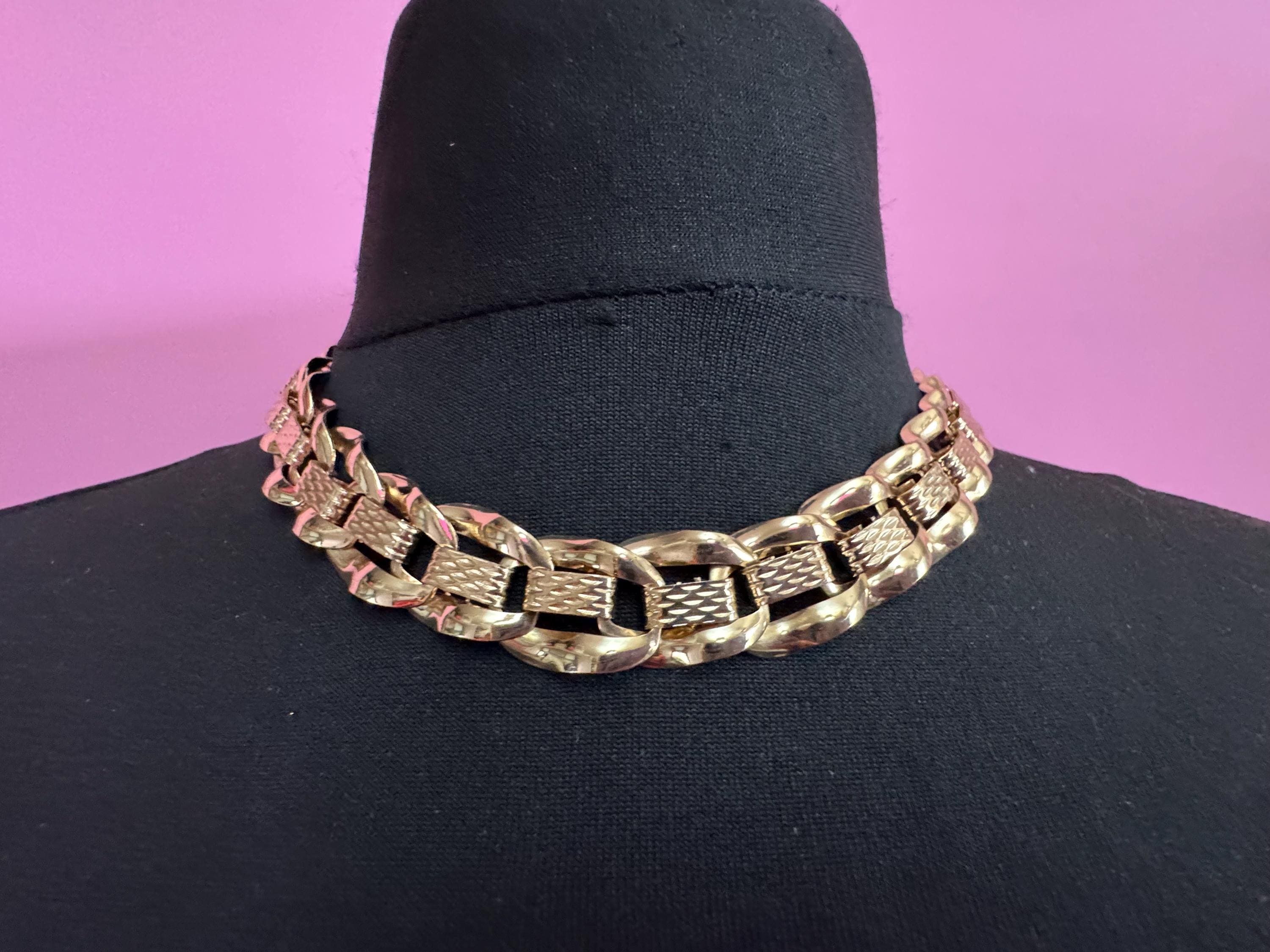 Vintage wide choker necklace,  lightweight big link chunky gold tone