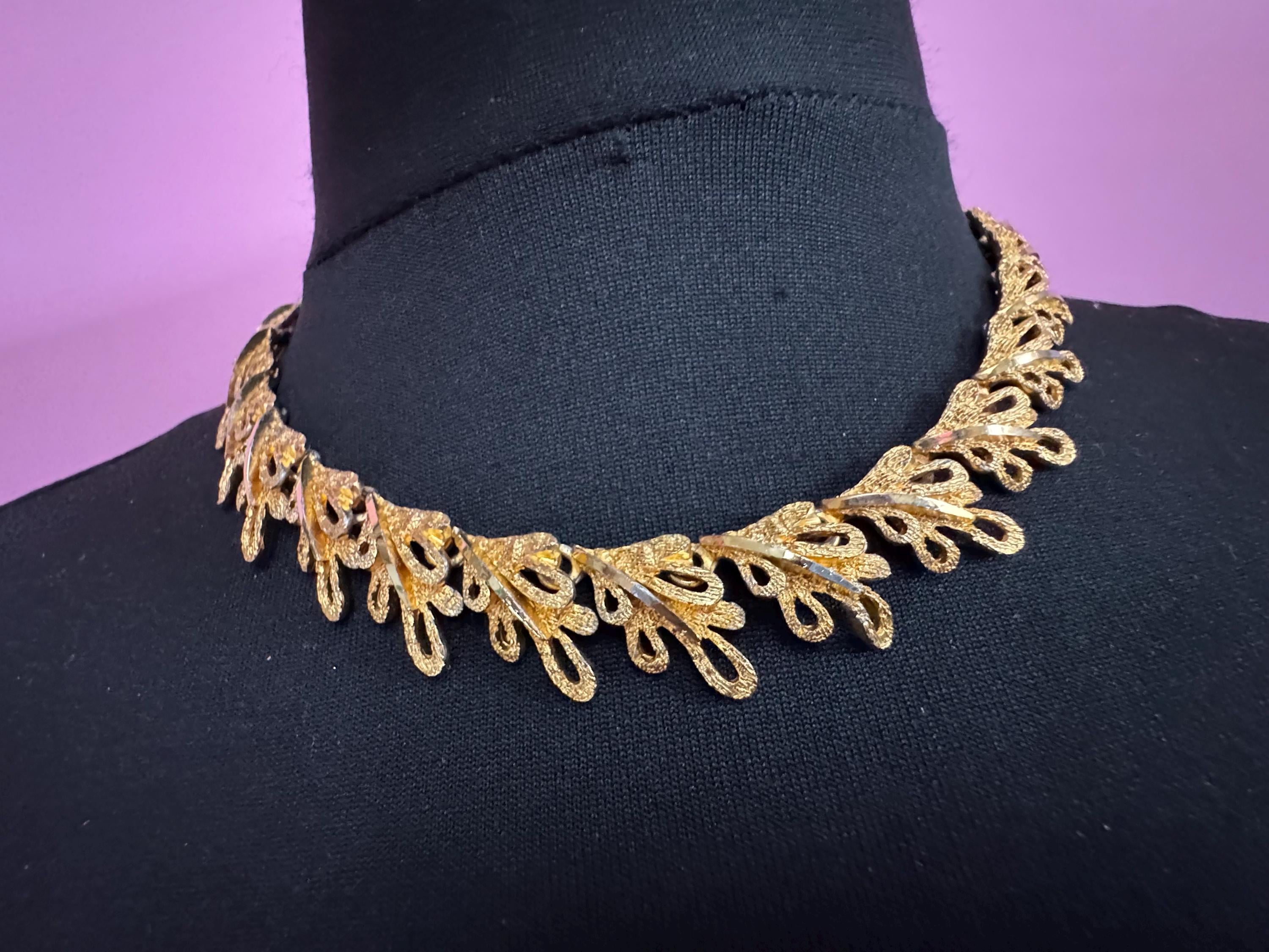 Vintage brutalist modernist leaf choker necklace, gold textured Links