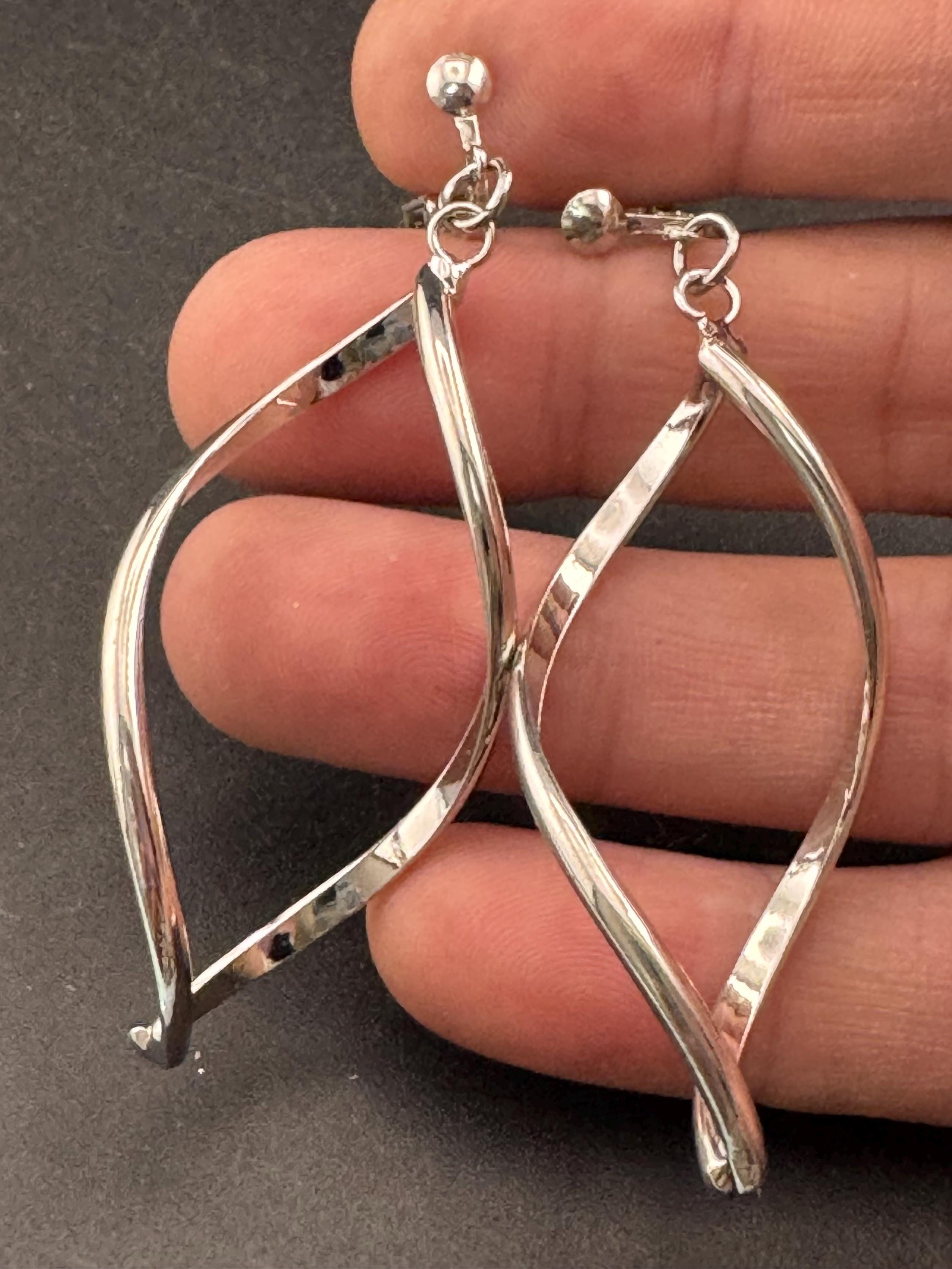 Retro modernist long dangly helix drop earrings, clip on silver tone