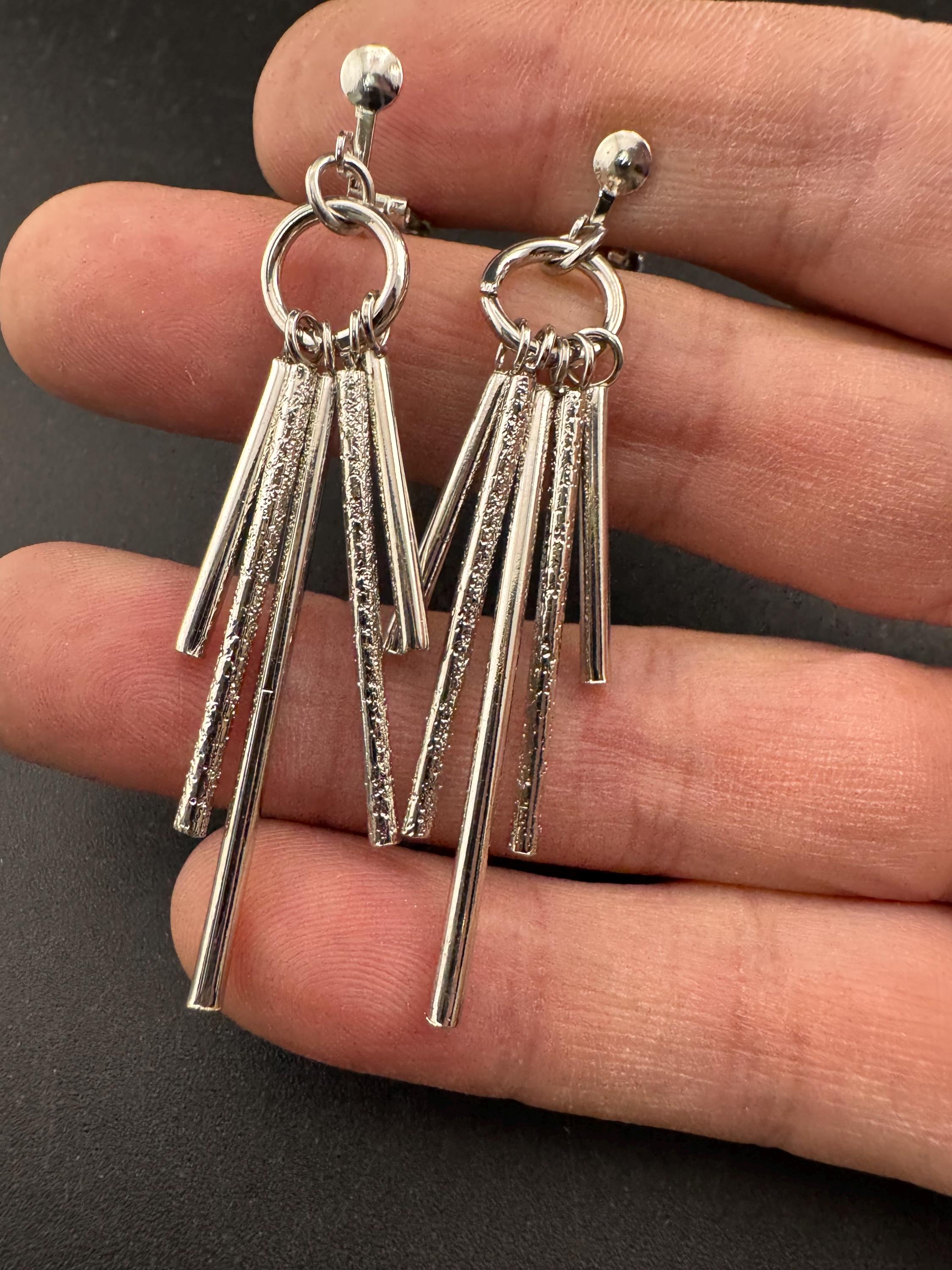 Retro modernist long dangly tassel drop earrings, clip on silver tone