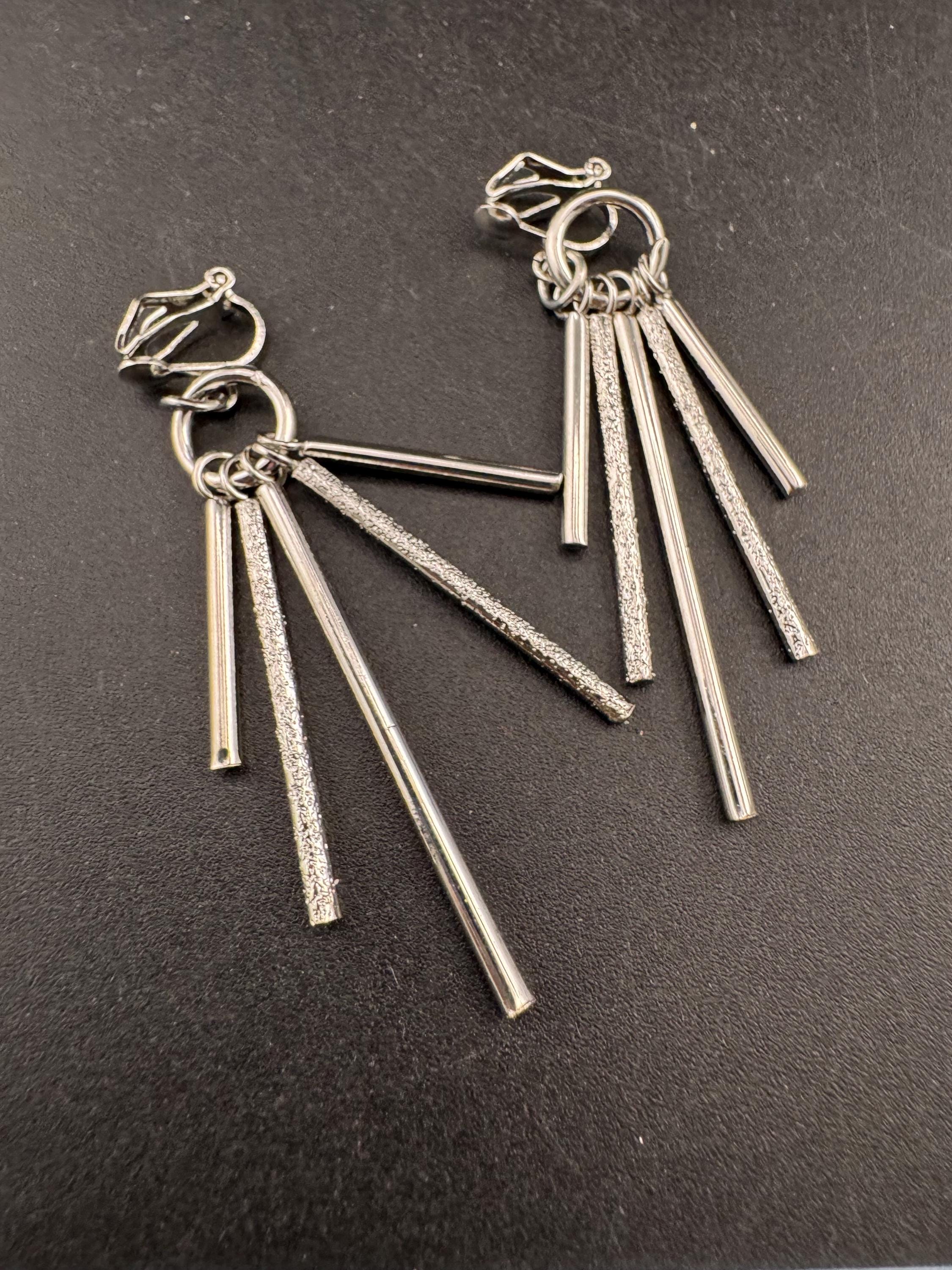 Retro modernist long dangly tassel drop earrings, clip on silver tone