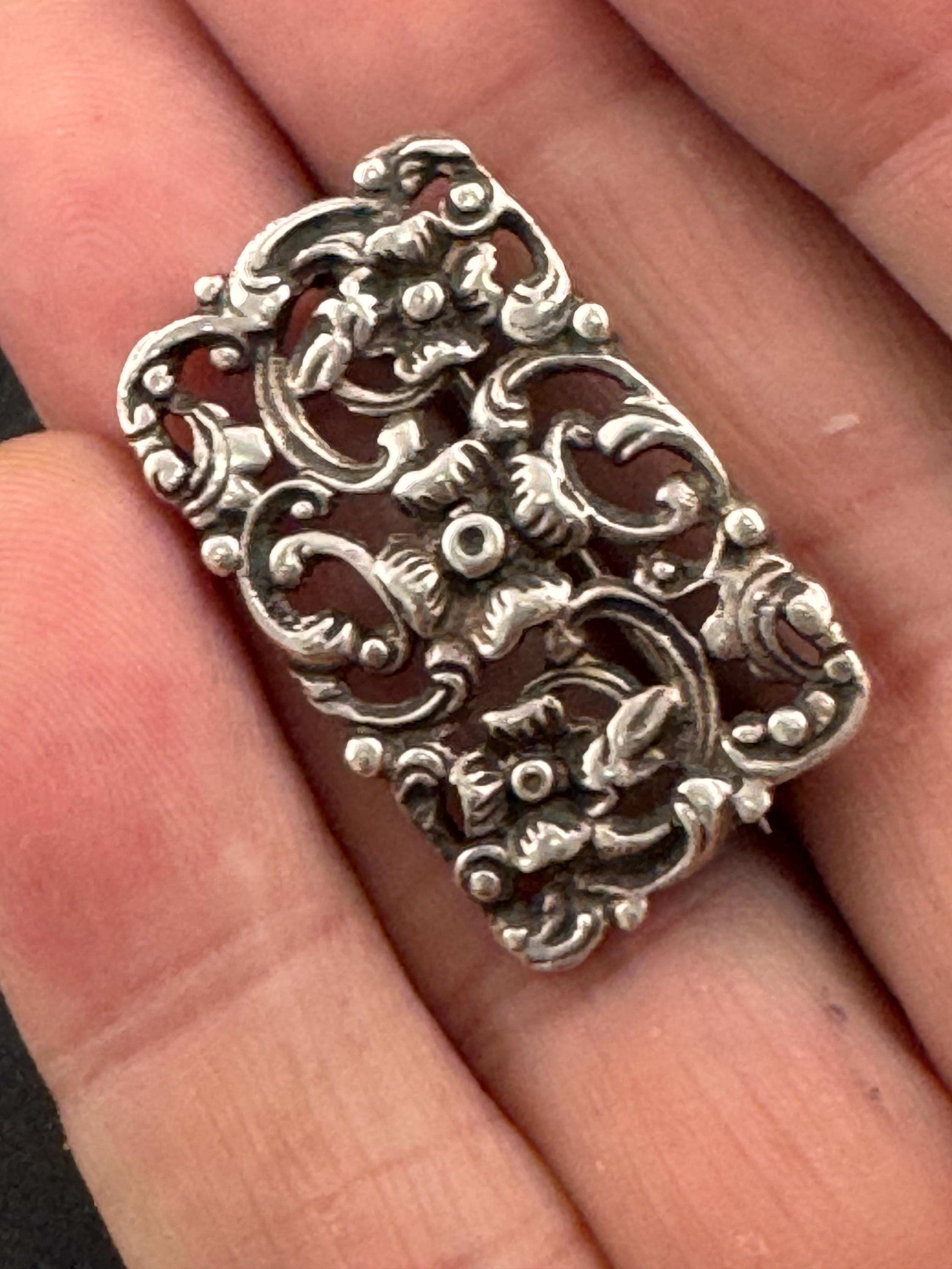 5.2gms Antique 835 grade continental silver art nouveau floral brooch